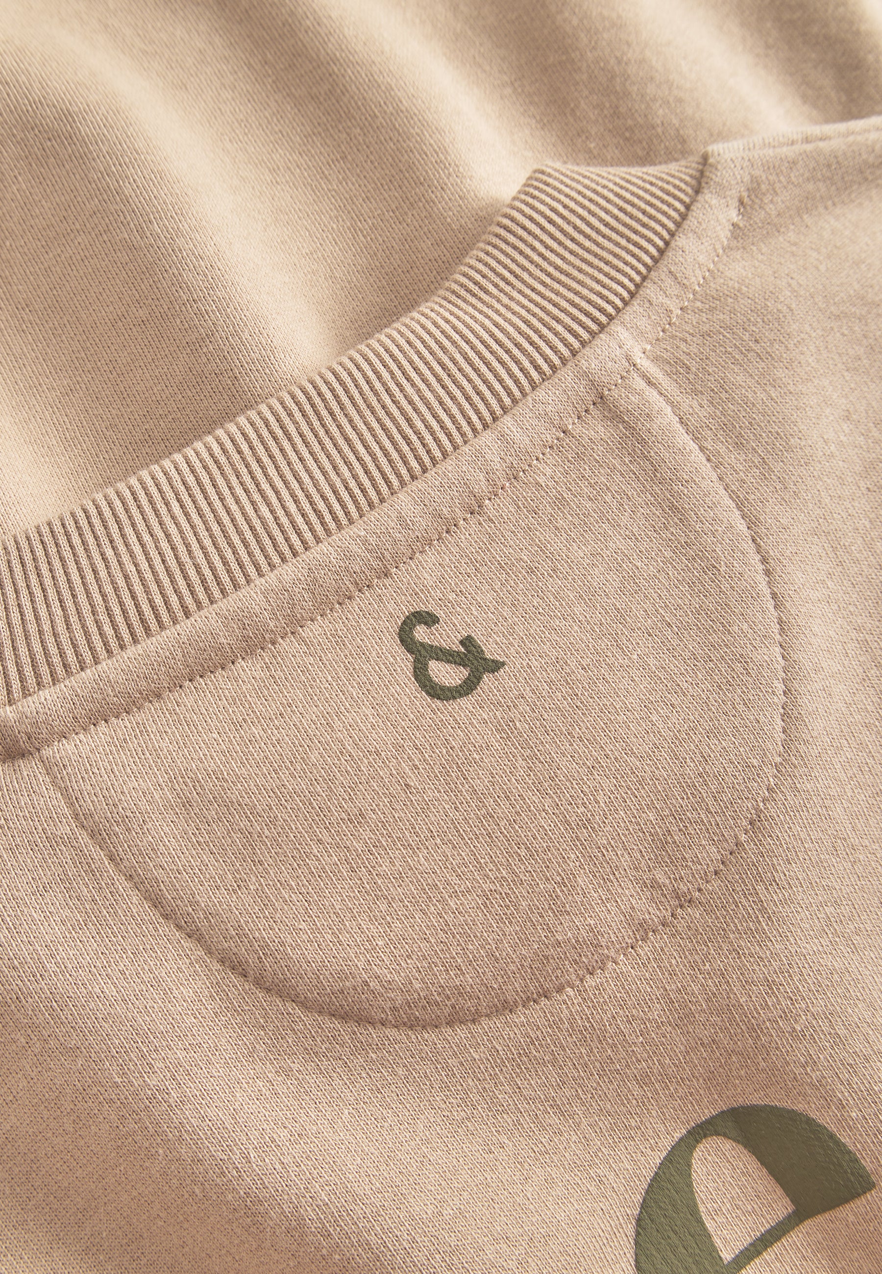 Felpa girocollo con stampa MFAOS in Tumbleweed Colours and Sons
