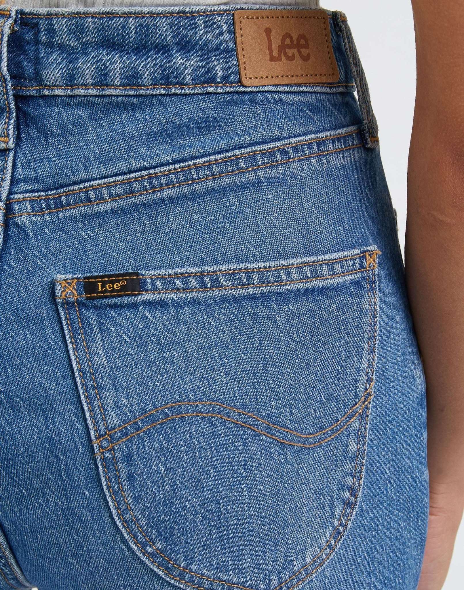 Carol in jeans Iris consumati Lee