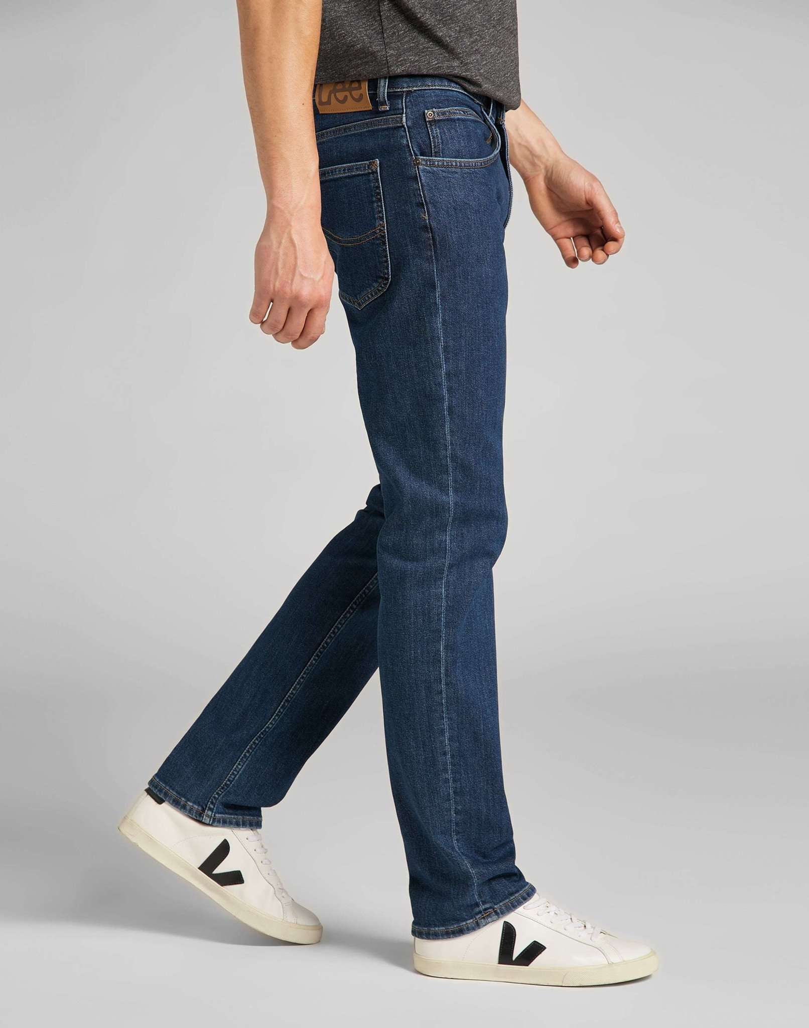 Jeans Brooklyn Straight con lavaggio a pietra scuro Lee
