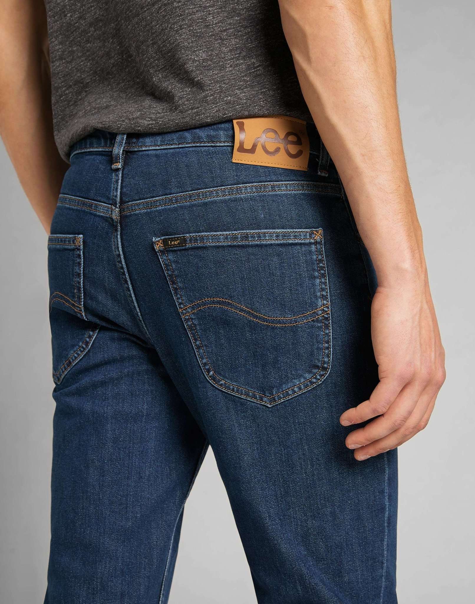 Jeans Brooklyn Straight con lavaggio a pietra scuro Lee