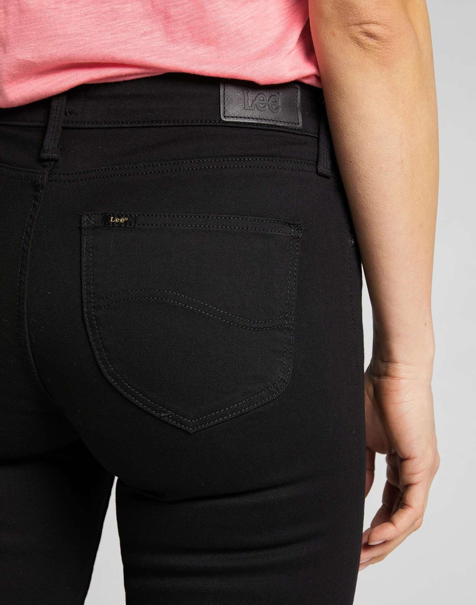 Scarlett in jeans con risciacquo nero Lee