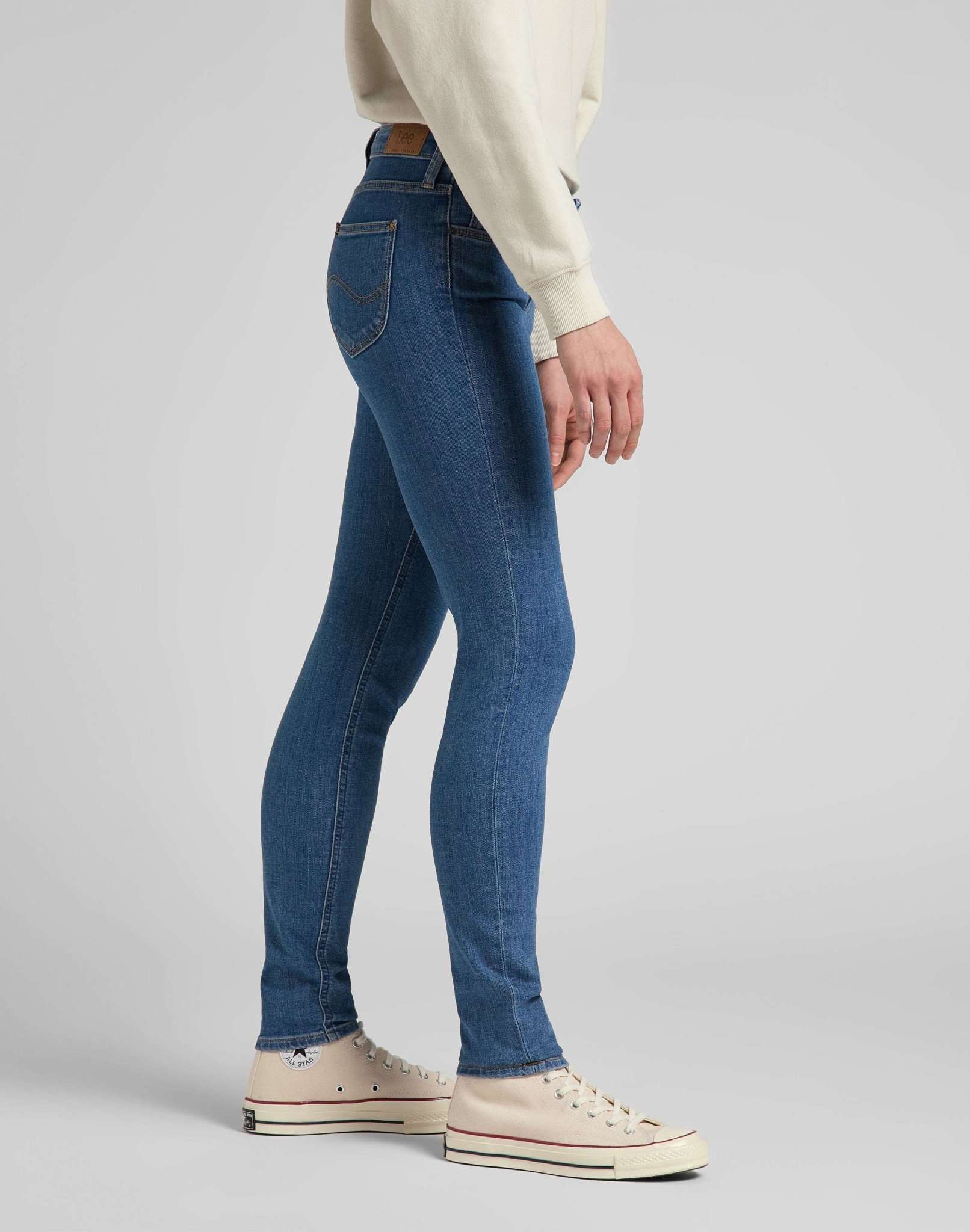 Scarlett in jeans Mid Lexi Lee