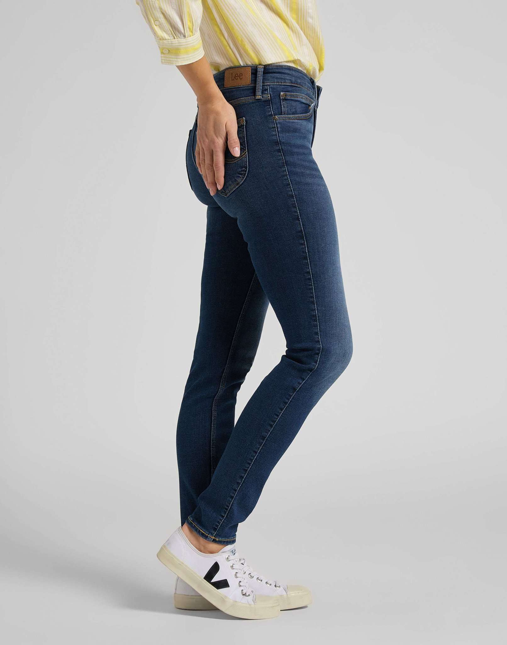 Scarlett in jeans Mid Martha Lee