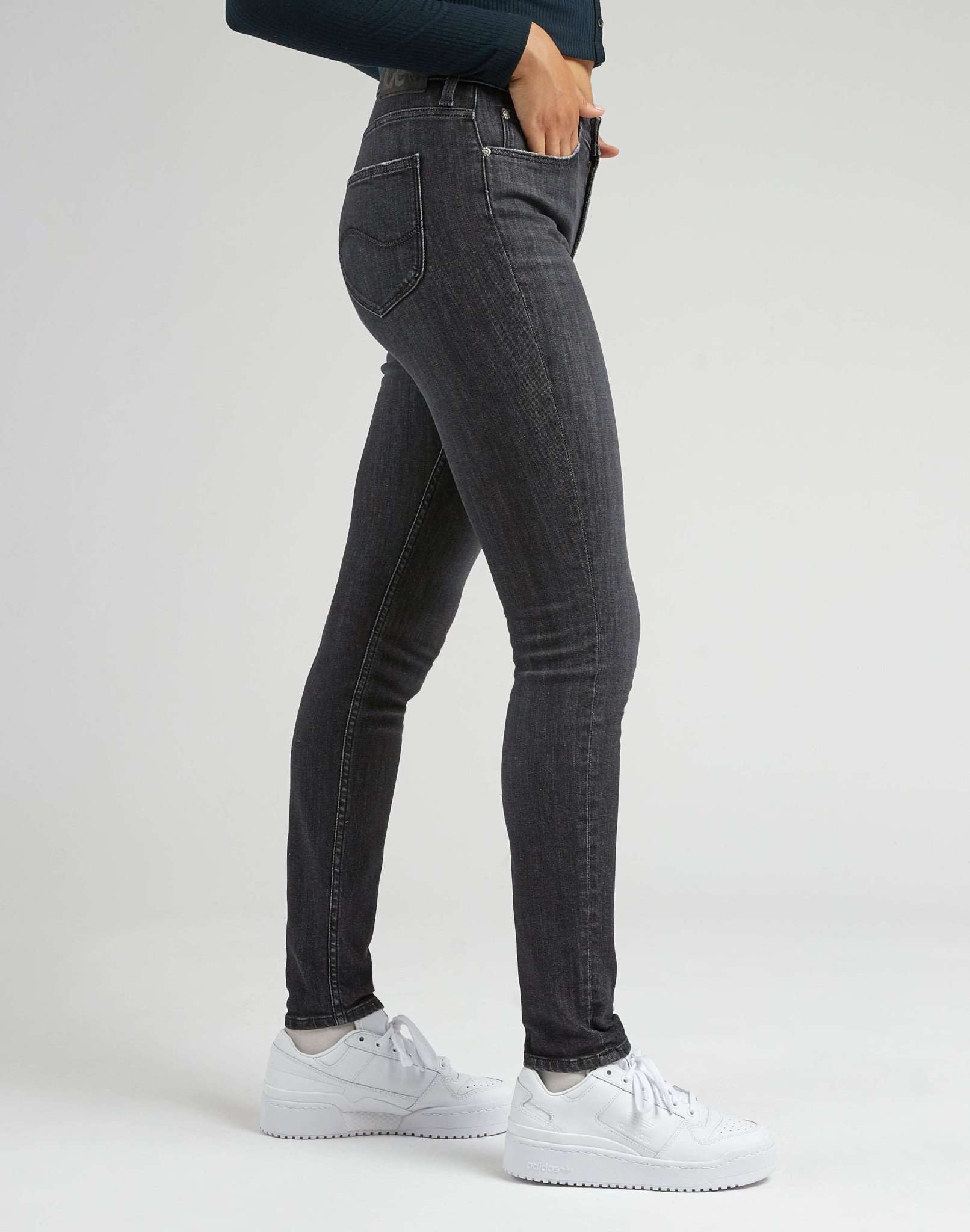 Scarlett High in jeans Middle Of The Night Lee