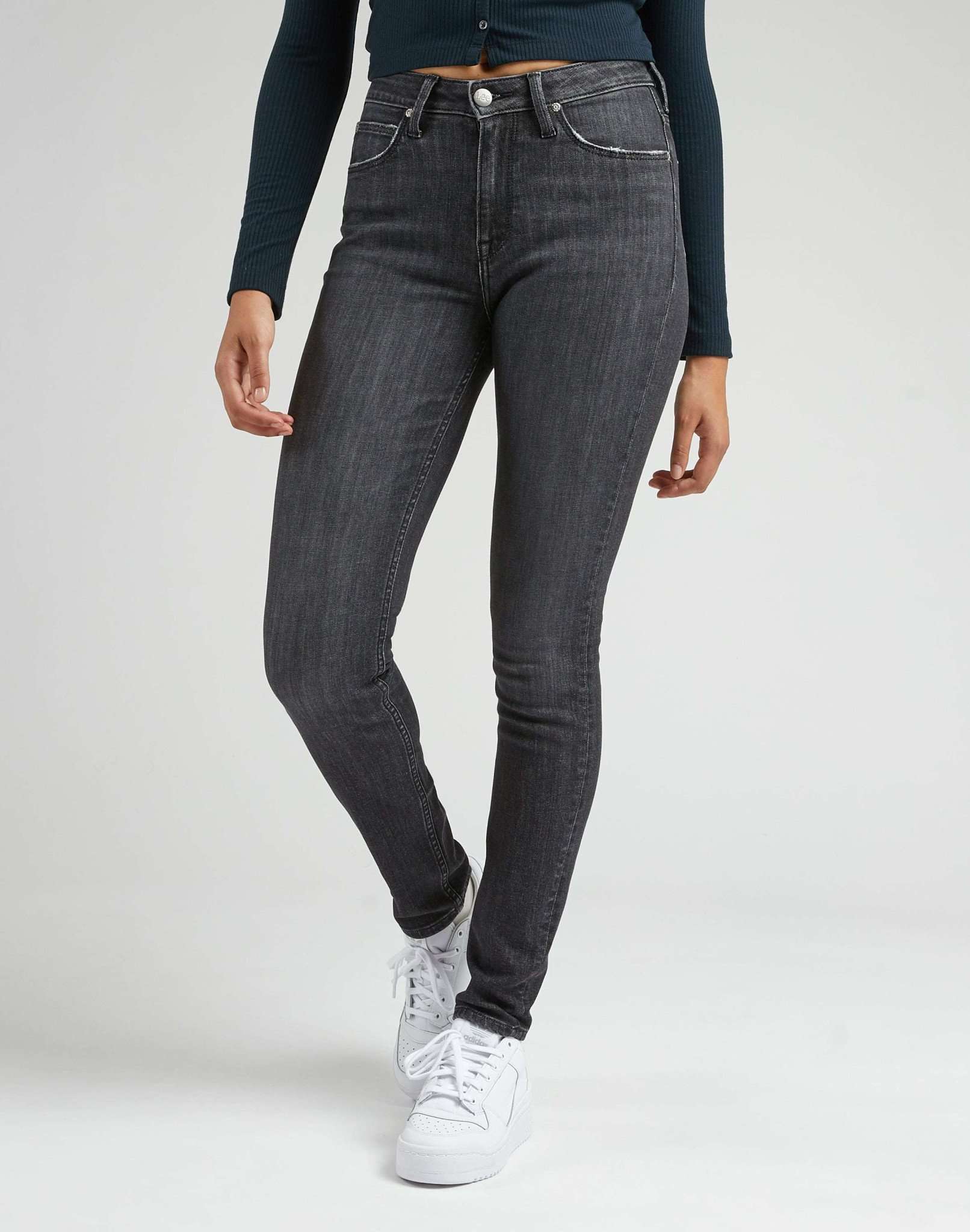 Scarlett High in jeans Middle Of The Night Lee