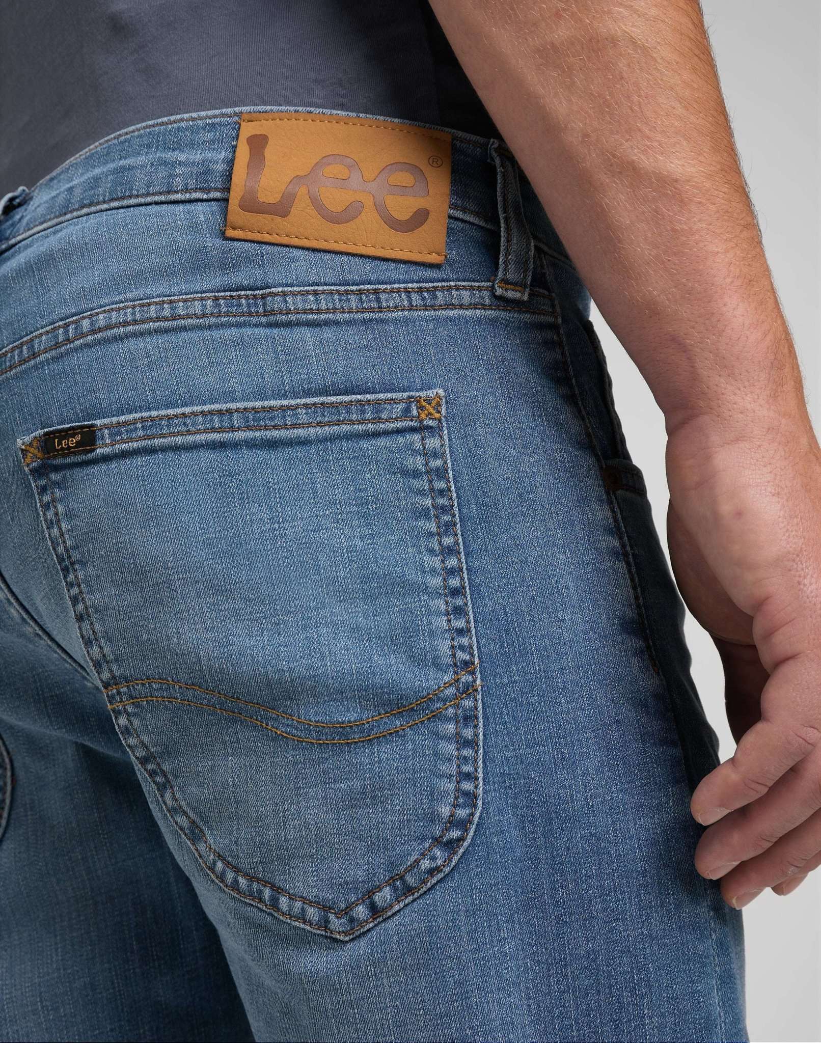 Jeans Luke Medium Stretch in versione indossata Cody Lee