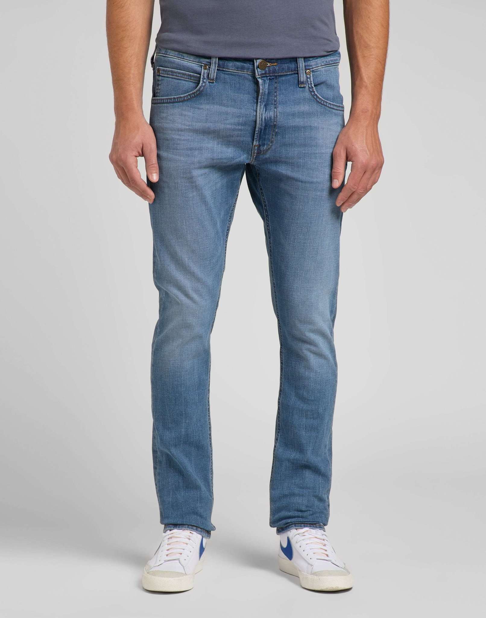 Jeans Luke Medium Stretch in versione indossata Cody Lee