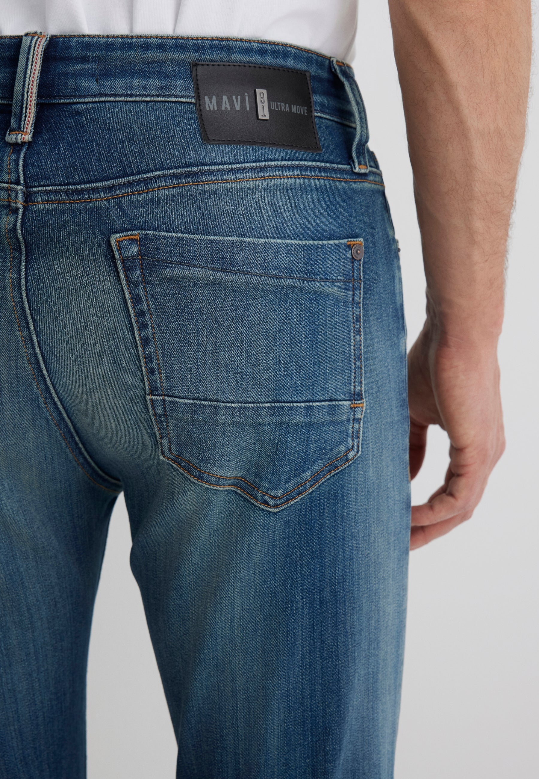 Marcus in Jeans Indigo Ultra Move usati Mavi