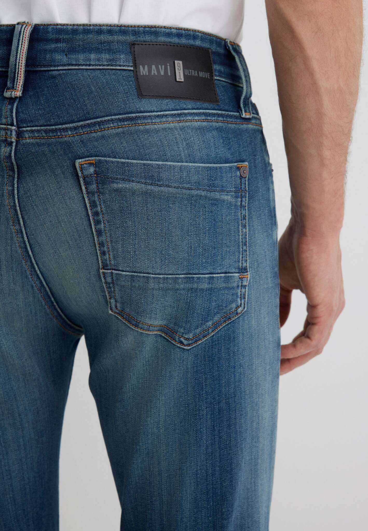 Marcus in Jeans Indigo Ultra Move usati Mavi