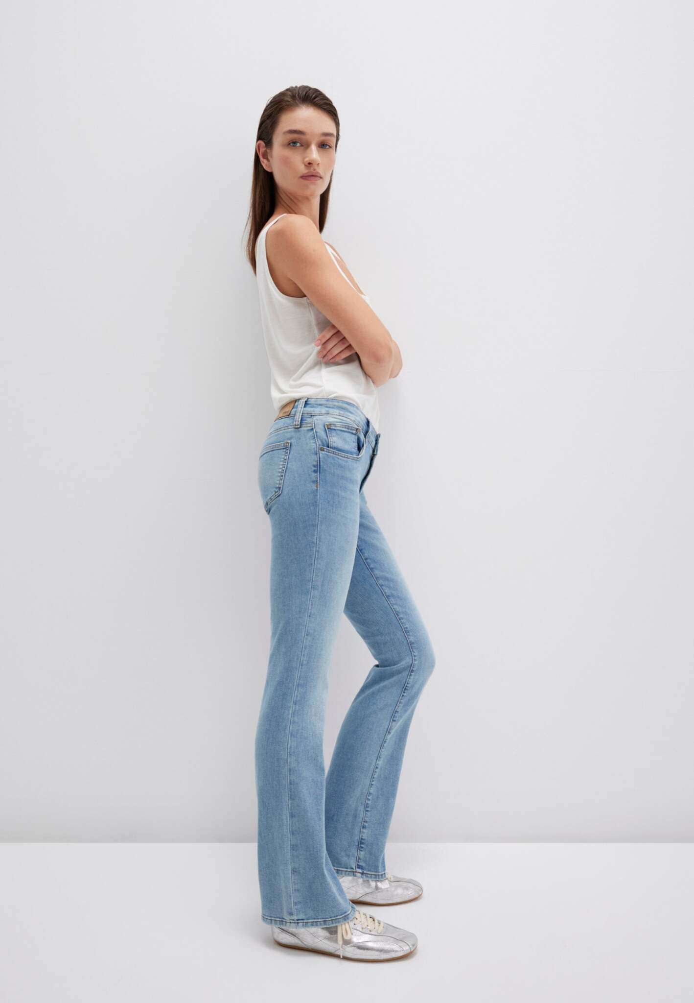 Bella Mid-Rise in Lt Brushed Str Jeans Mavi