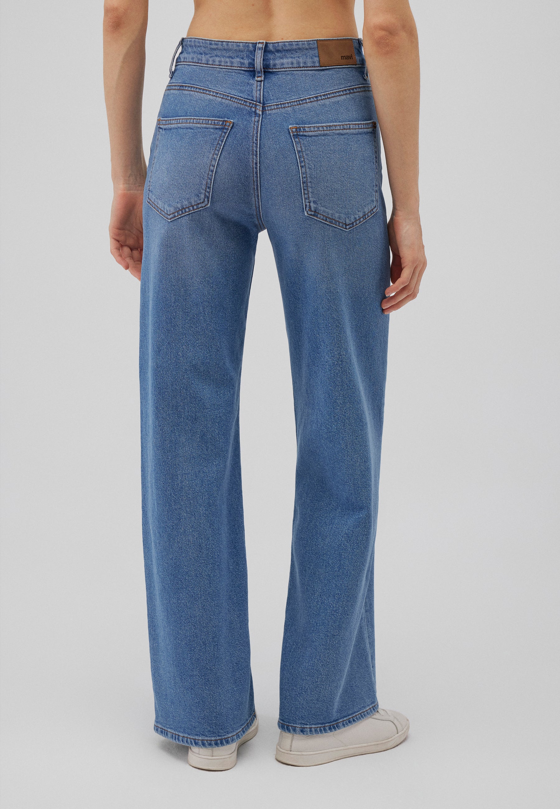 Malibu in Mid Indigo Spazzolato 90s Jeans Mavi