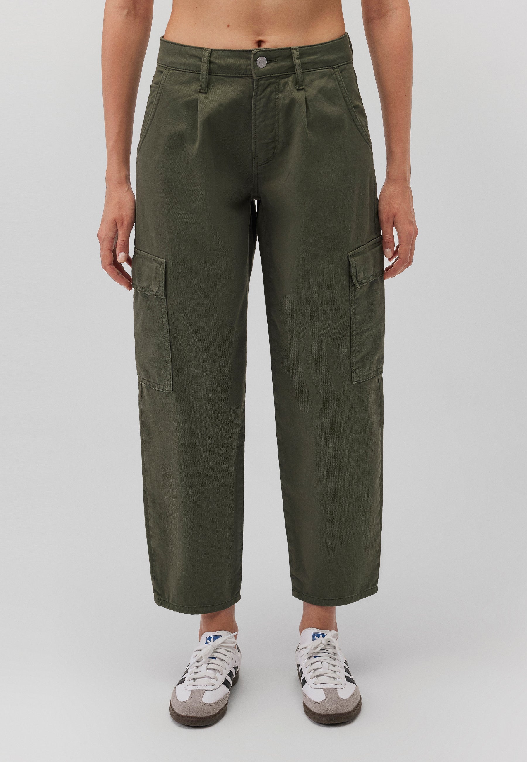 Jacy in pantaloni in twill di scarabeo Mavi