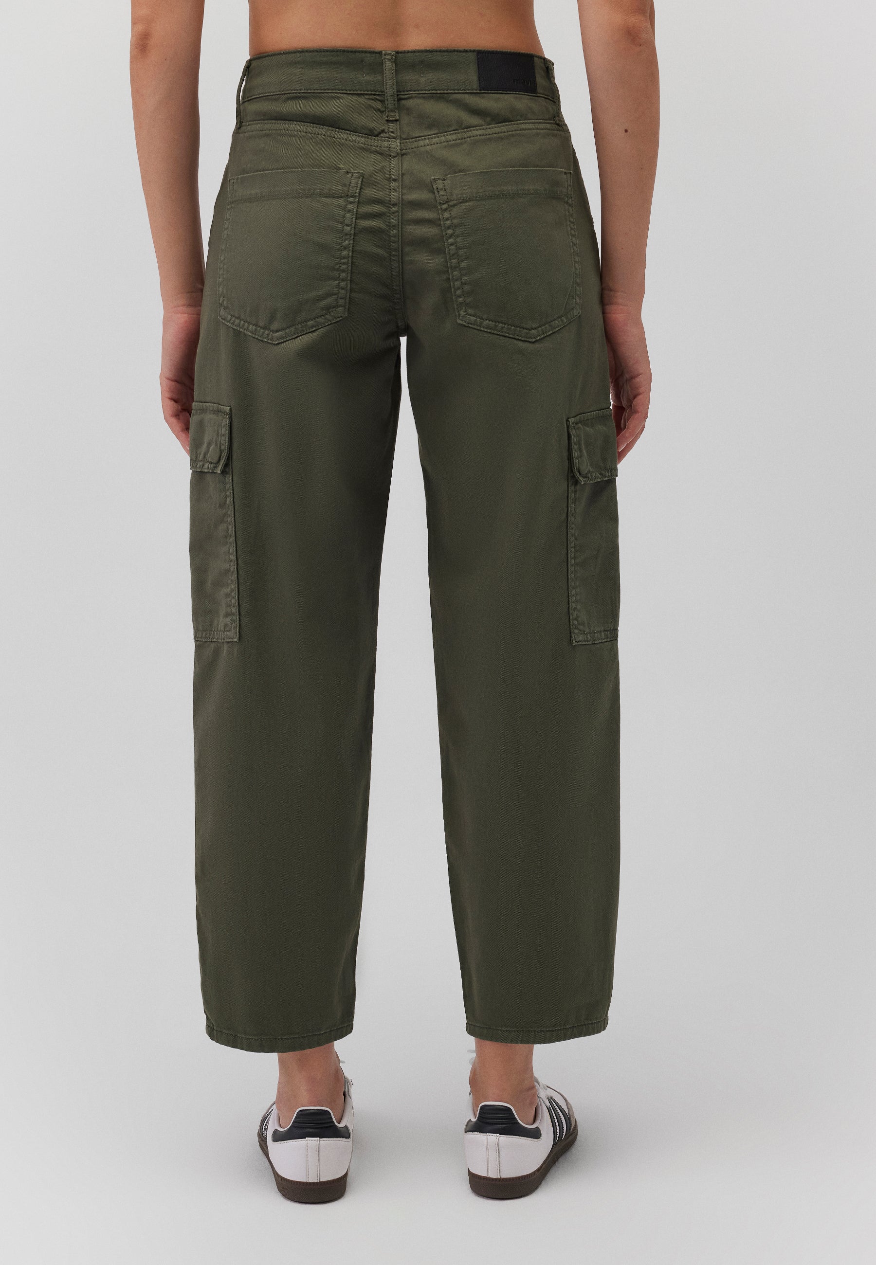 Jacy in pantaloni in twill di scarabeo Mavi