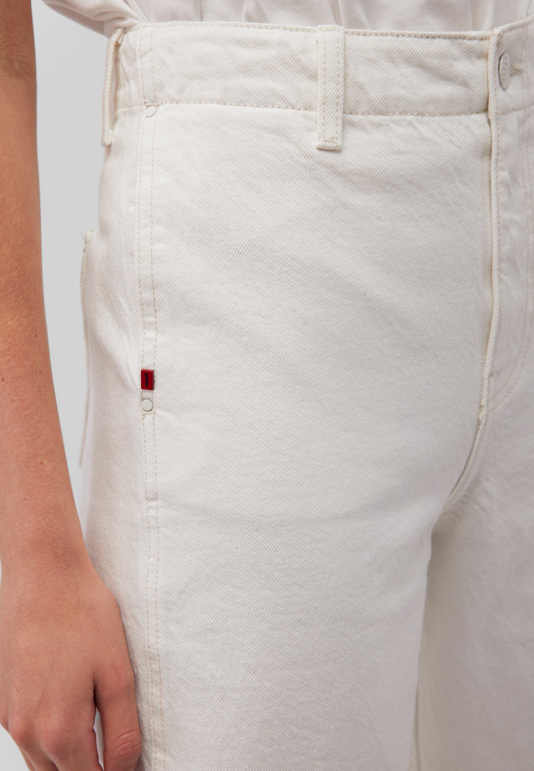 Sakura in jeans off white Mavi