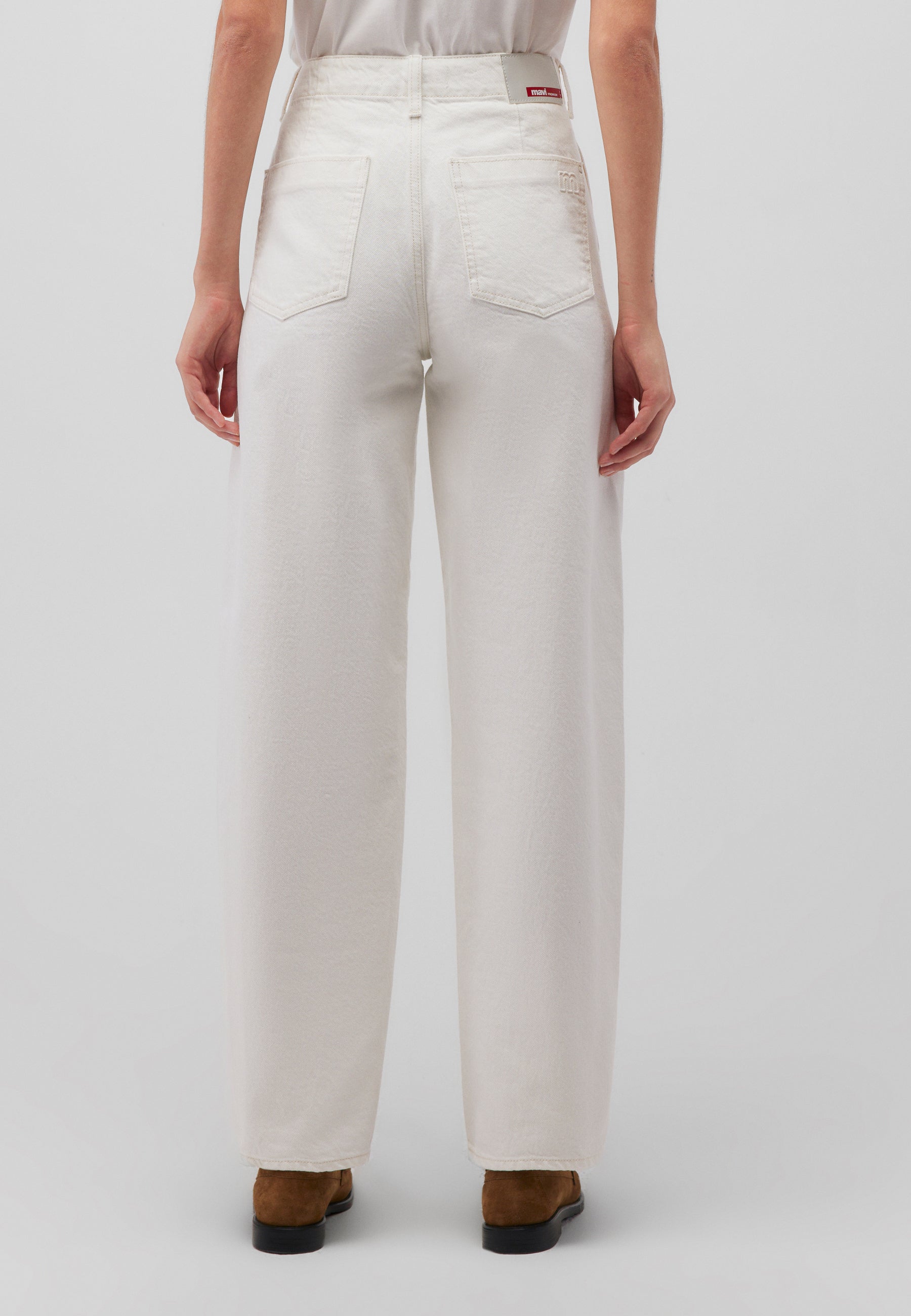 Sakura in jeans off white Mavi