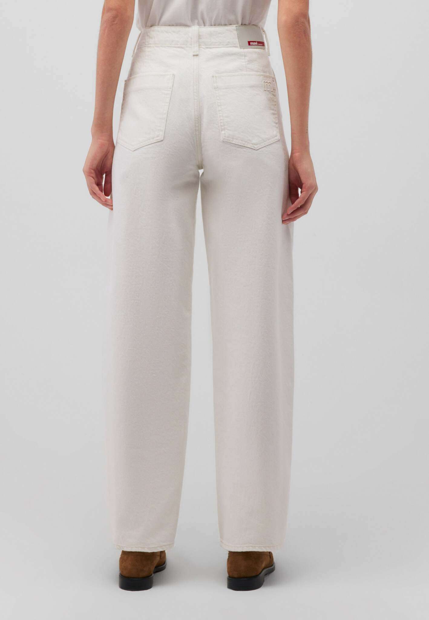 Sakura in jeans off white Mavi