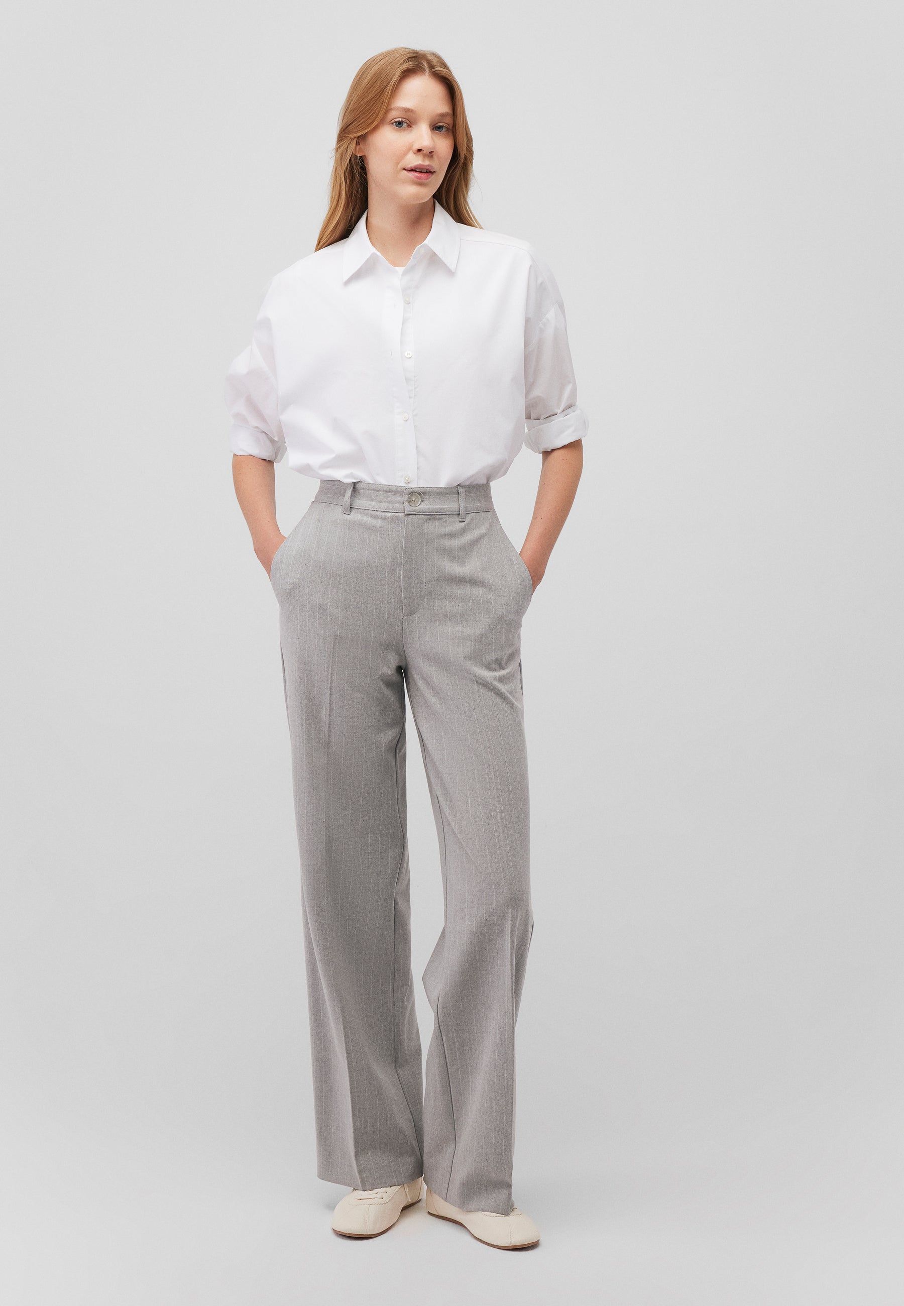 Pantaloni in tessuto a righe grigie Pantaloni Mavi