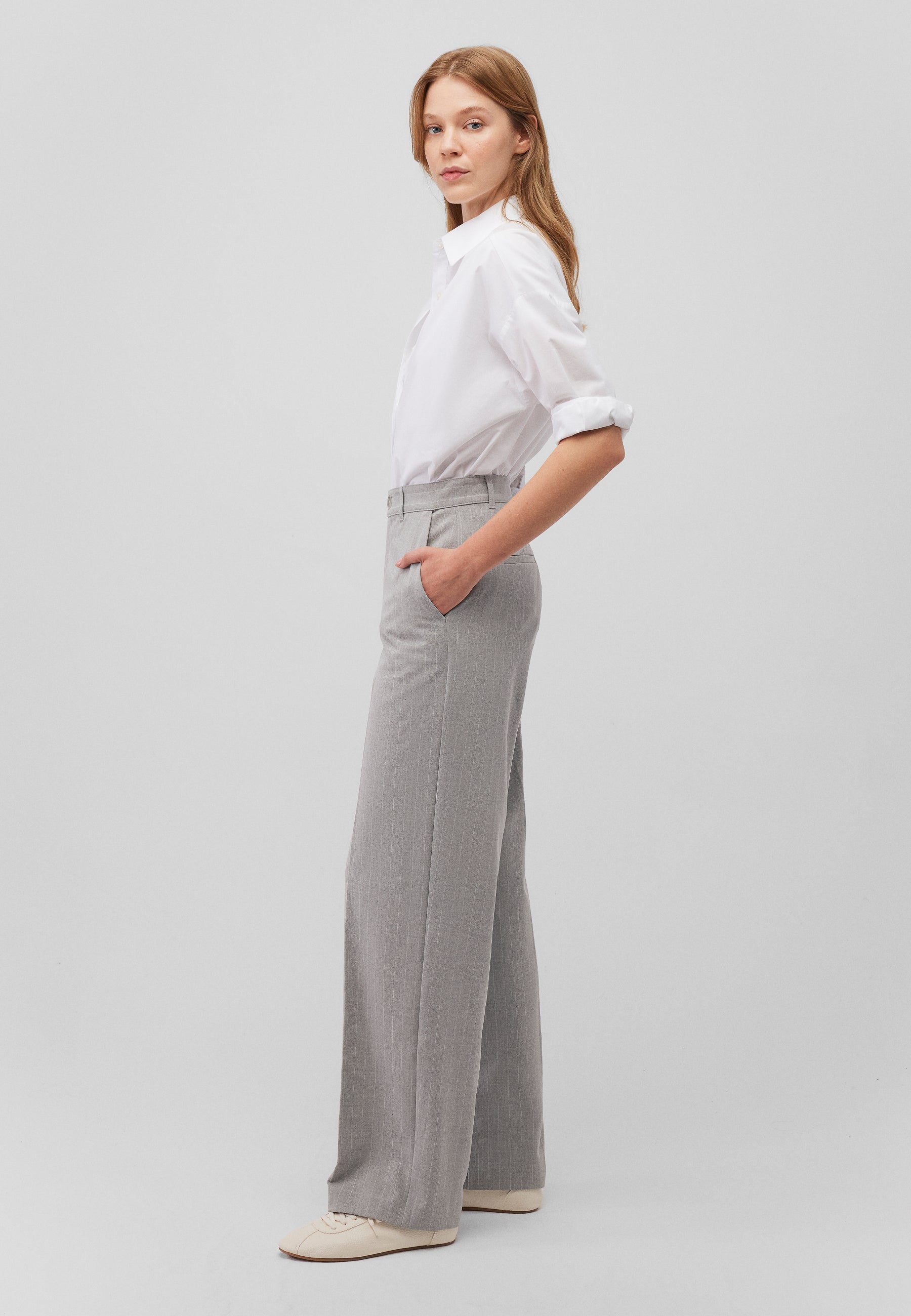 Pantaloni in tessuto a righe grigie Pantaloni Mavi