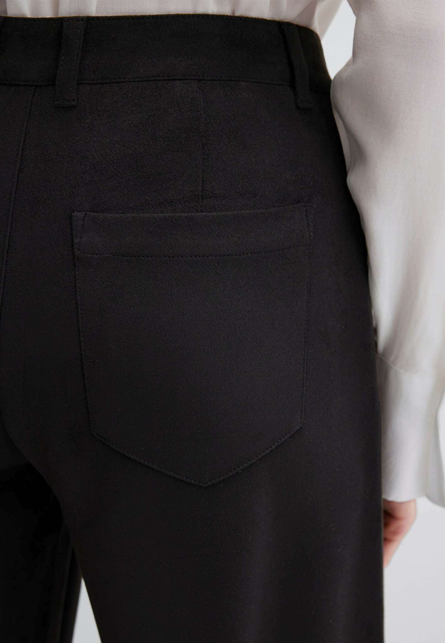 Pantaloni intrecciati in nero Pantaloni Mavi