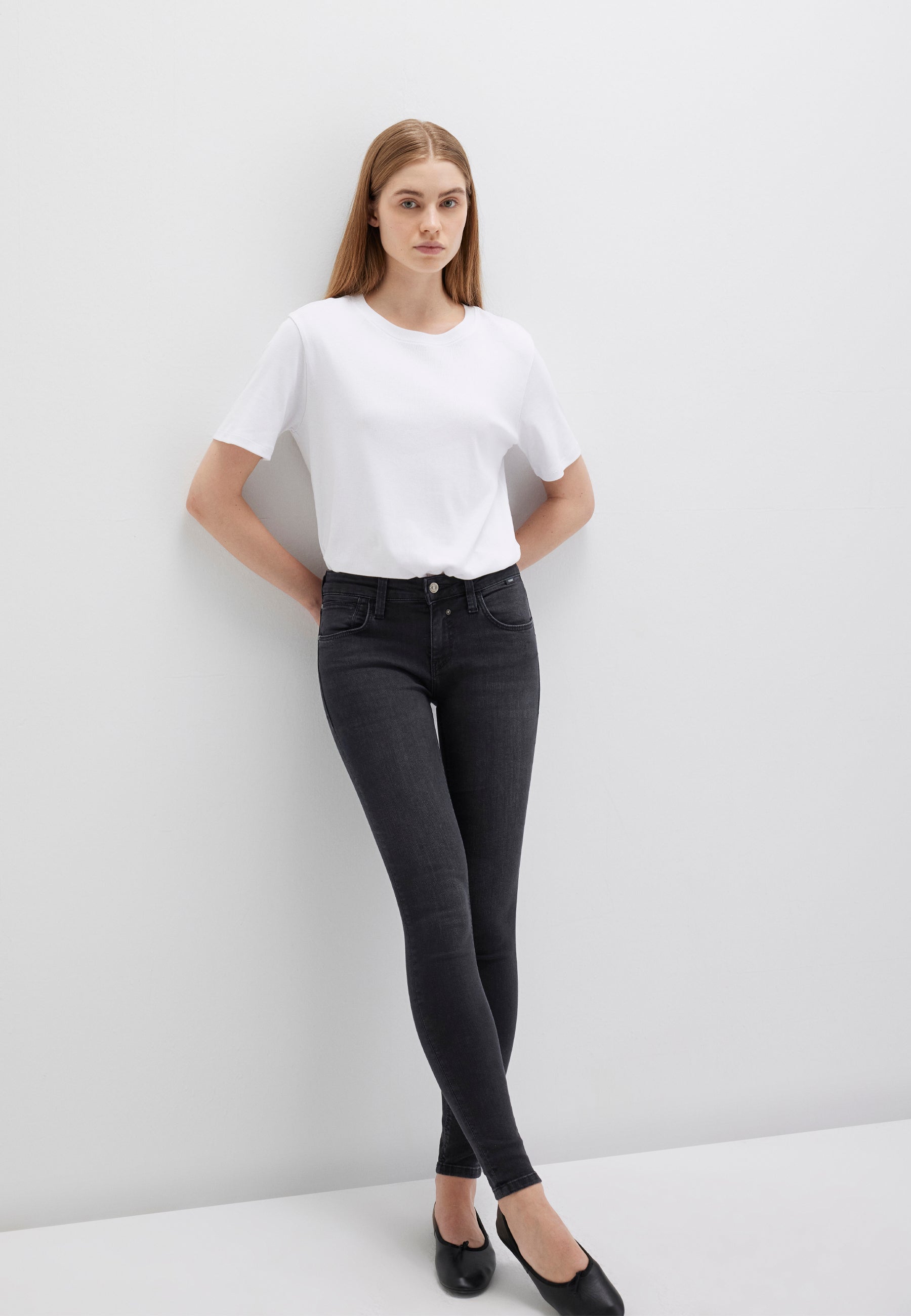 Adriana in jeans stretch spazzolati fumo Mavi