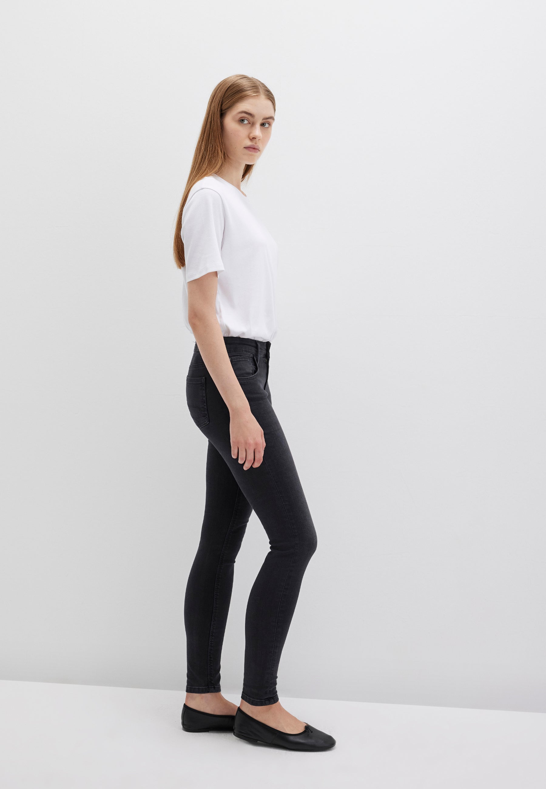 Adriana in jeans stretch spazzolati fumo Mavi