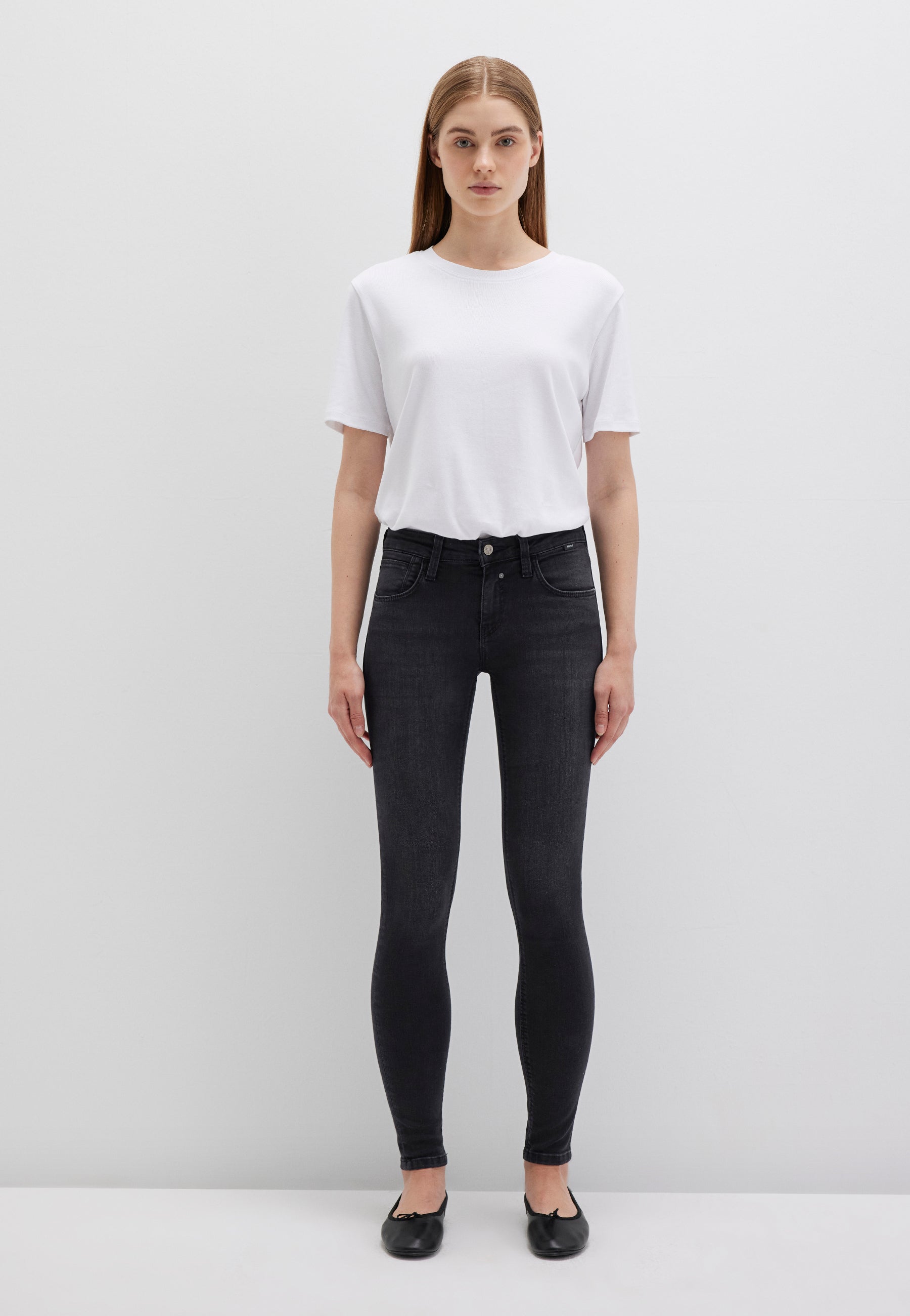 Adriana in jeans stretch spazzolati fumo Mavi