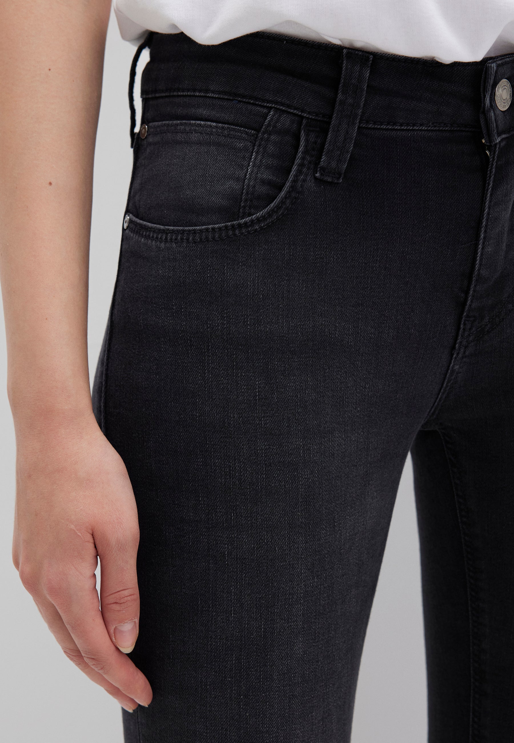 Adriana in jeans stretch spazzolati fumo Mavi