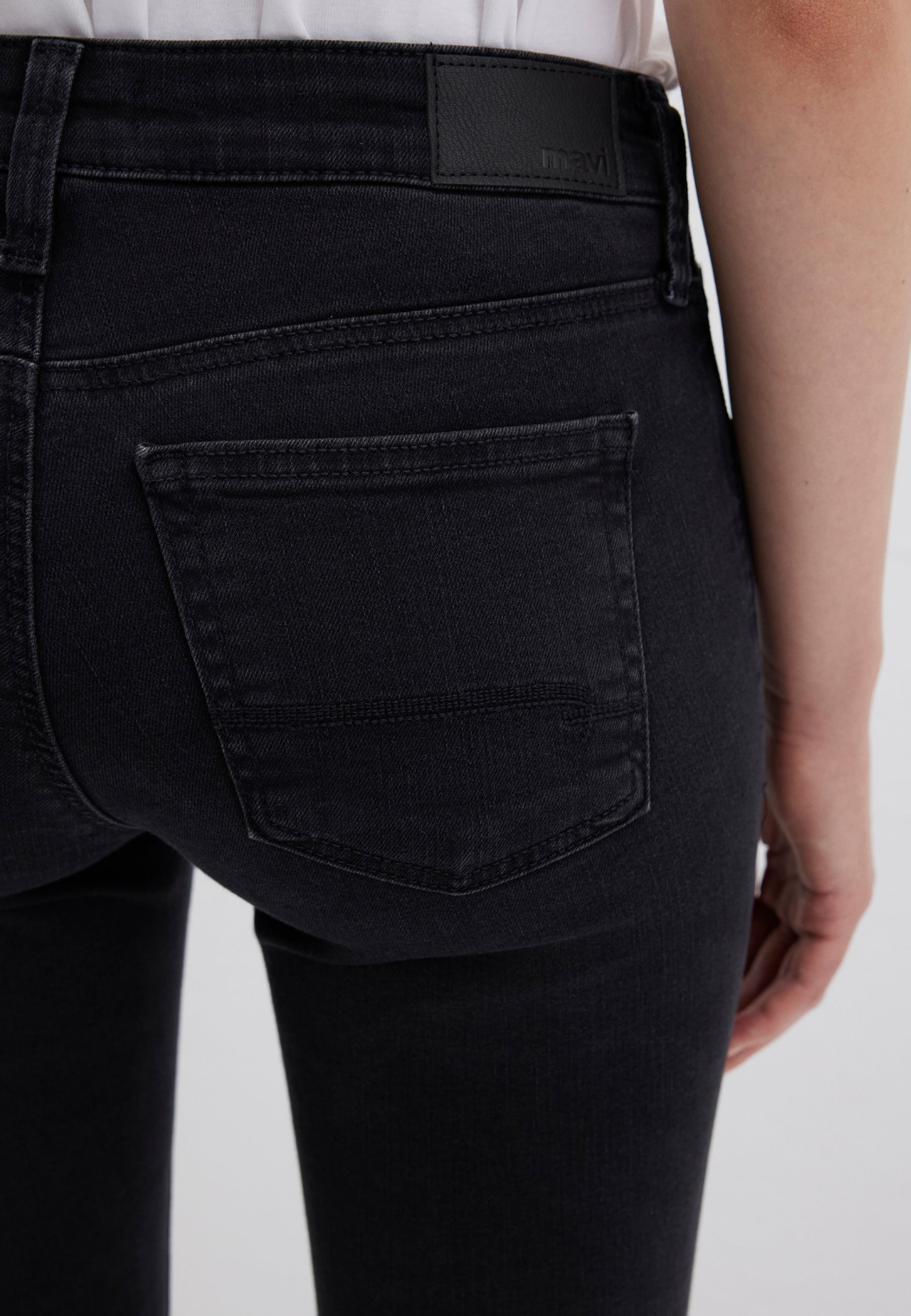 Adriana in jeans stretch spazzolati fumo Mavi