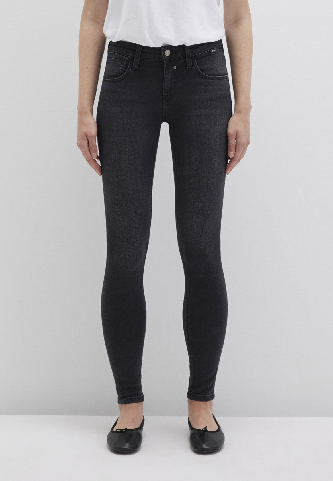 Adriana in jeans stretch spazzolati fumo Mavi