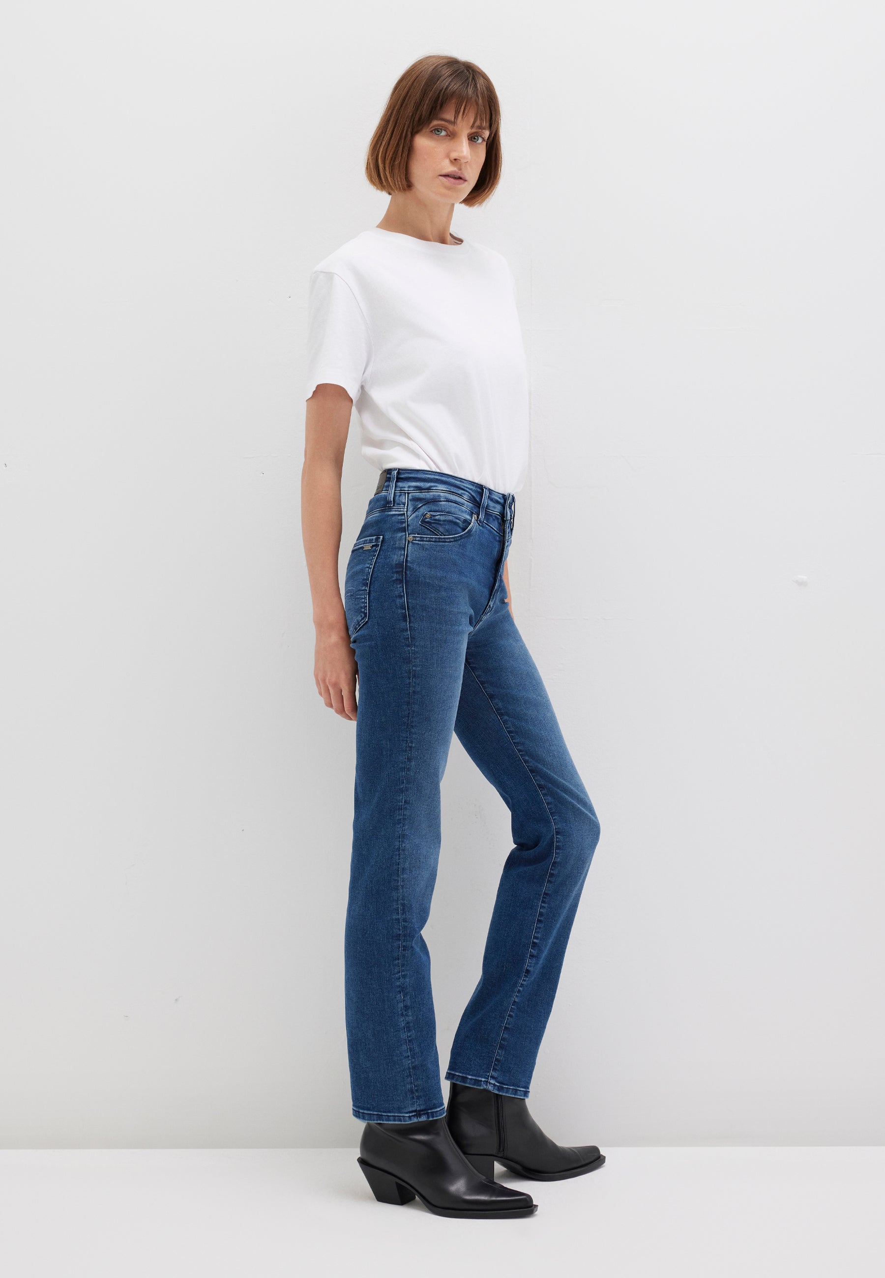 Kendra in Jeans Mavi in satin blu indaco
