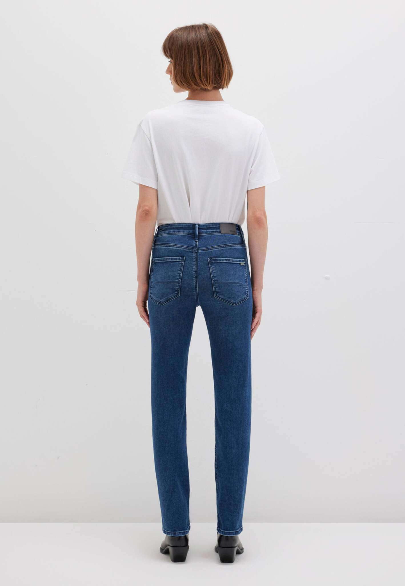 Kendra in Jeans Mavi in satin blu indaco