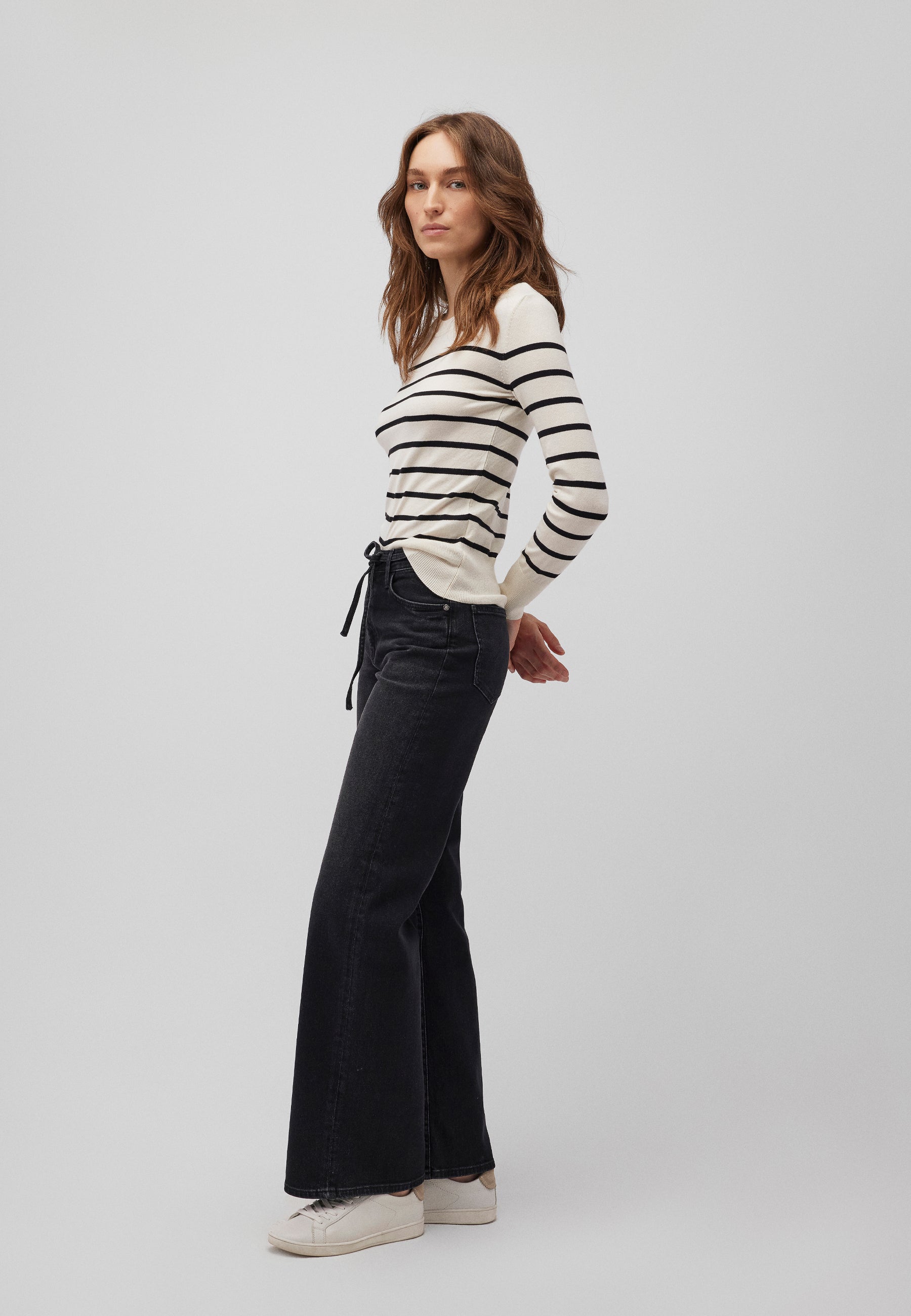 Maglioni Maglione girocollo a righe nere Mavi