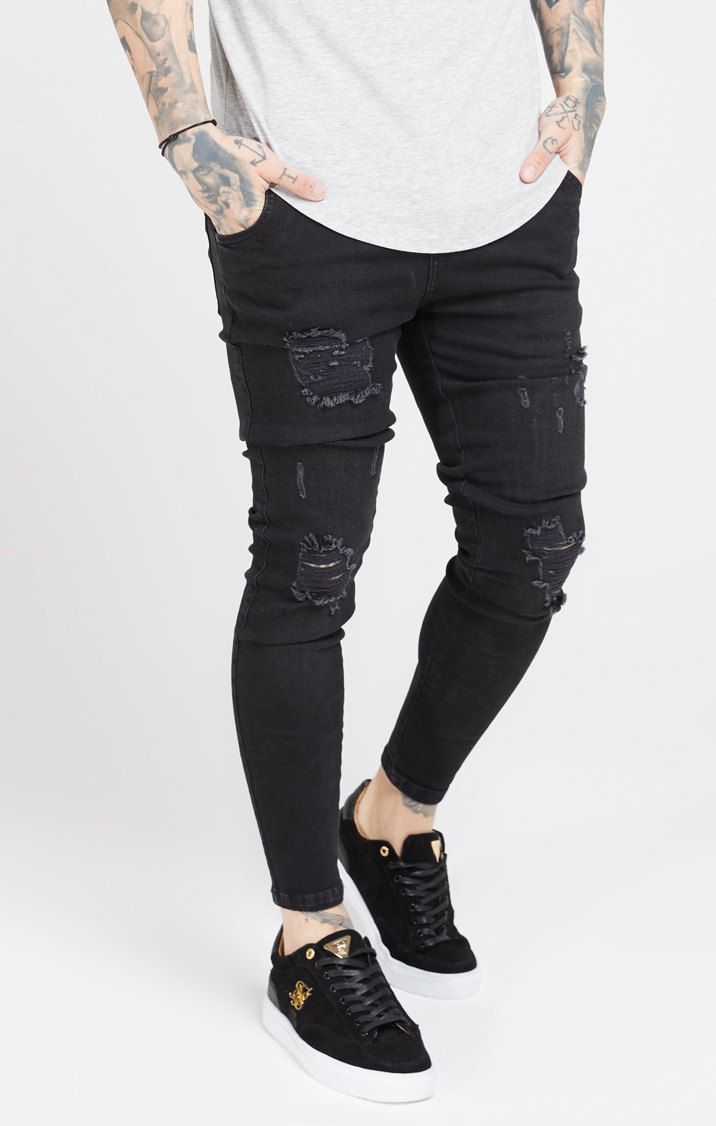 Jeans Essential Skinny Distressed in Nero SikSilk