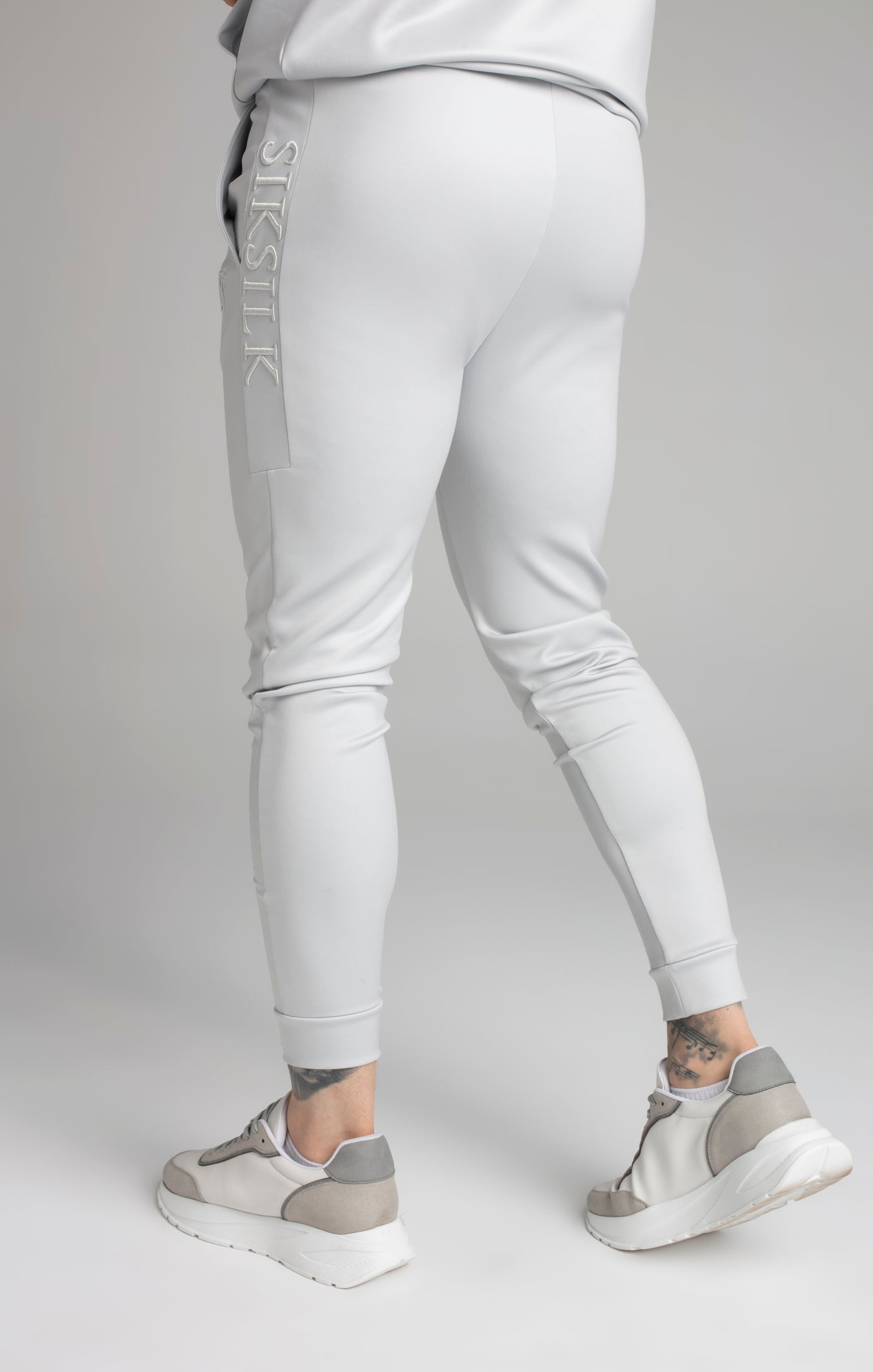 Pantalone con pannello ricamato in grigio Pantaloni SikSilk
