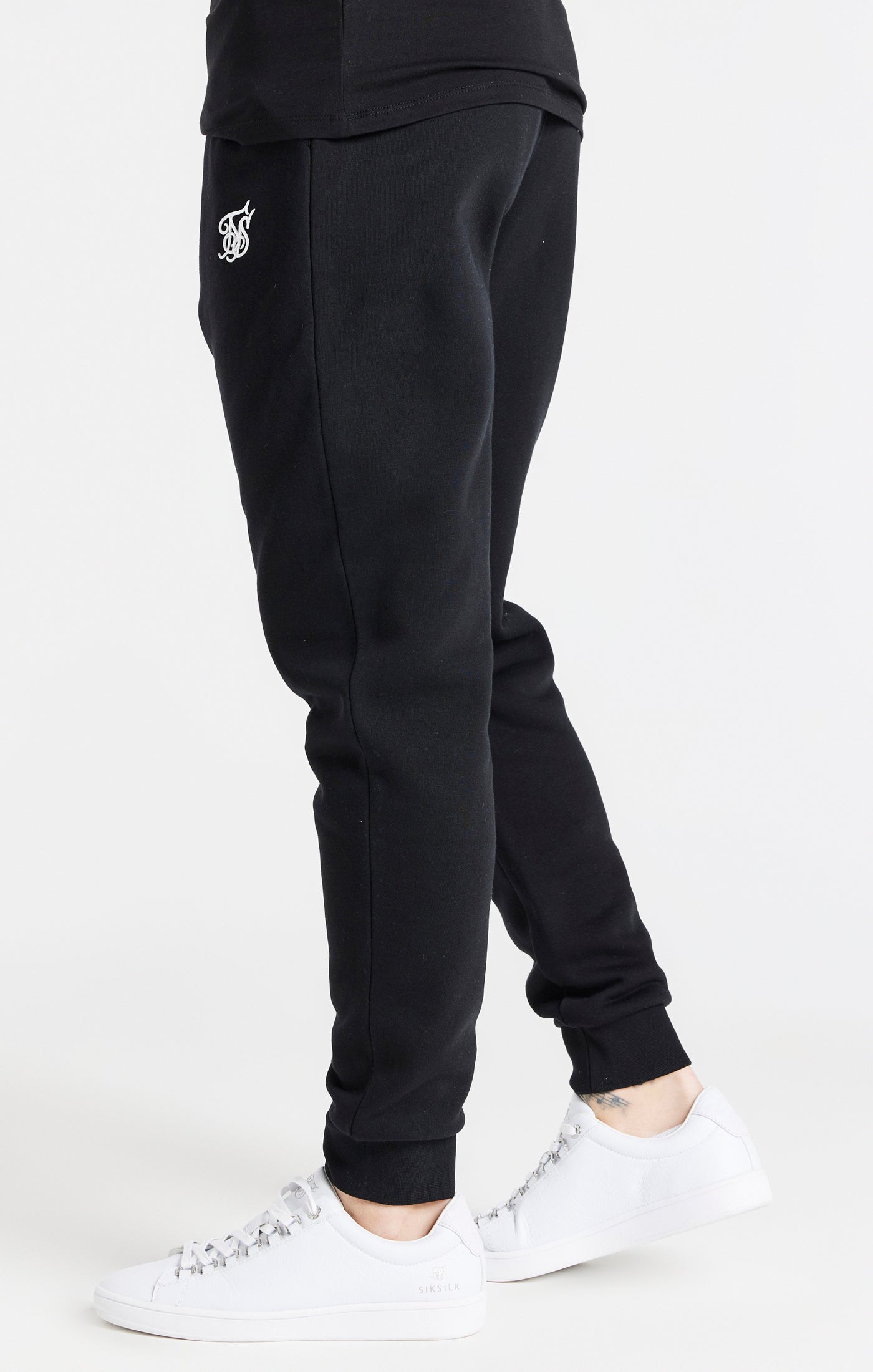 Jogger essenziale con risvolto in pantaloni neri SikSilk