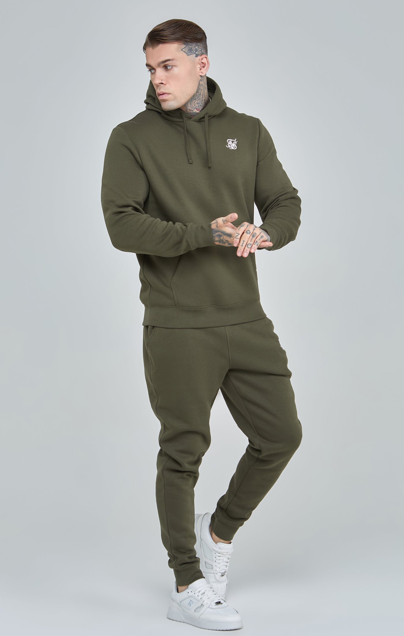 Jogger essenziale con risvolto in pantaloni color kaki SikSilk