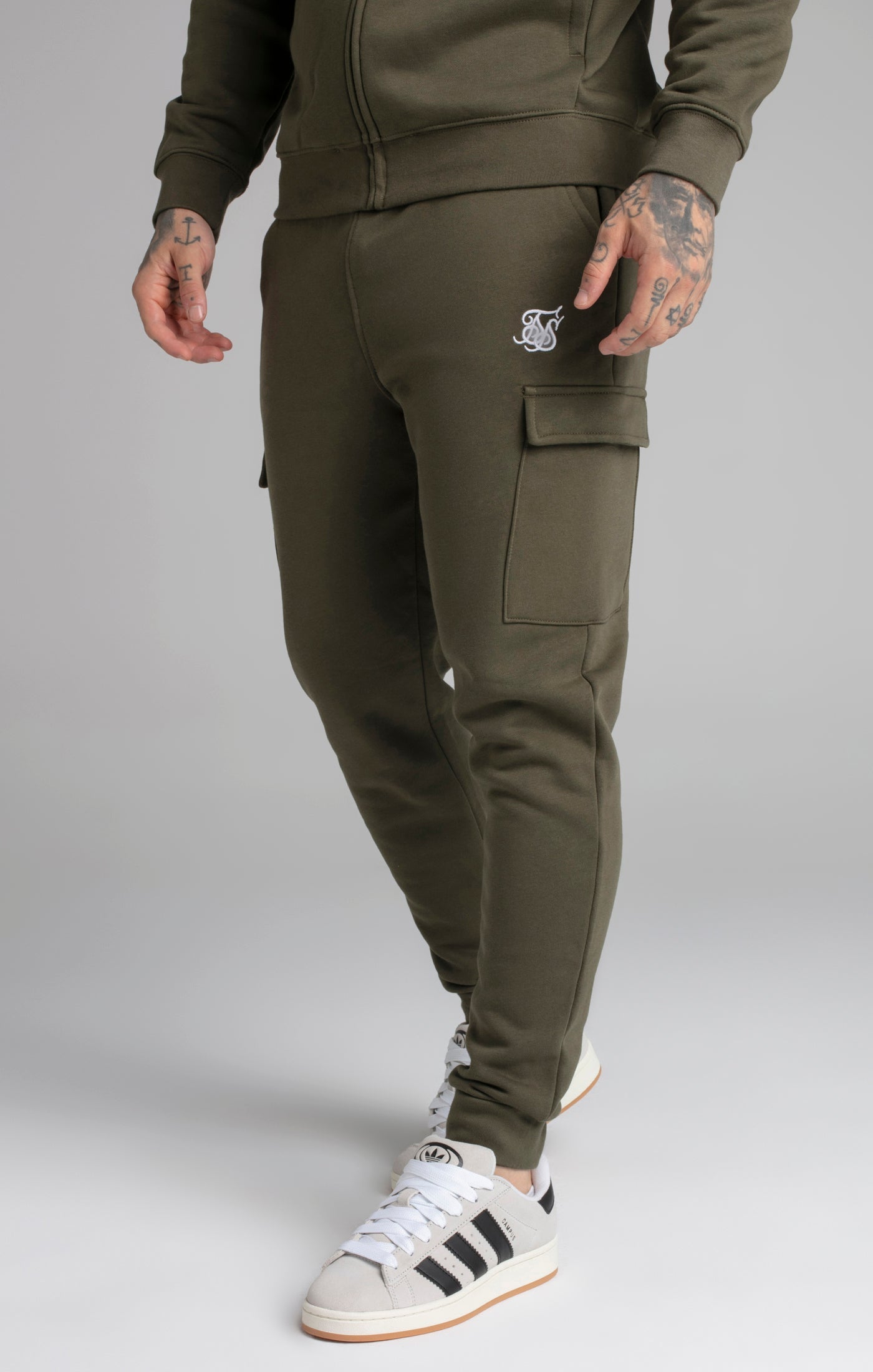 Pantaloni essenziali Cargo Jogger in Khaki SikSilk