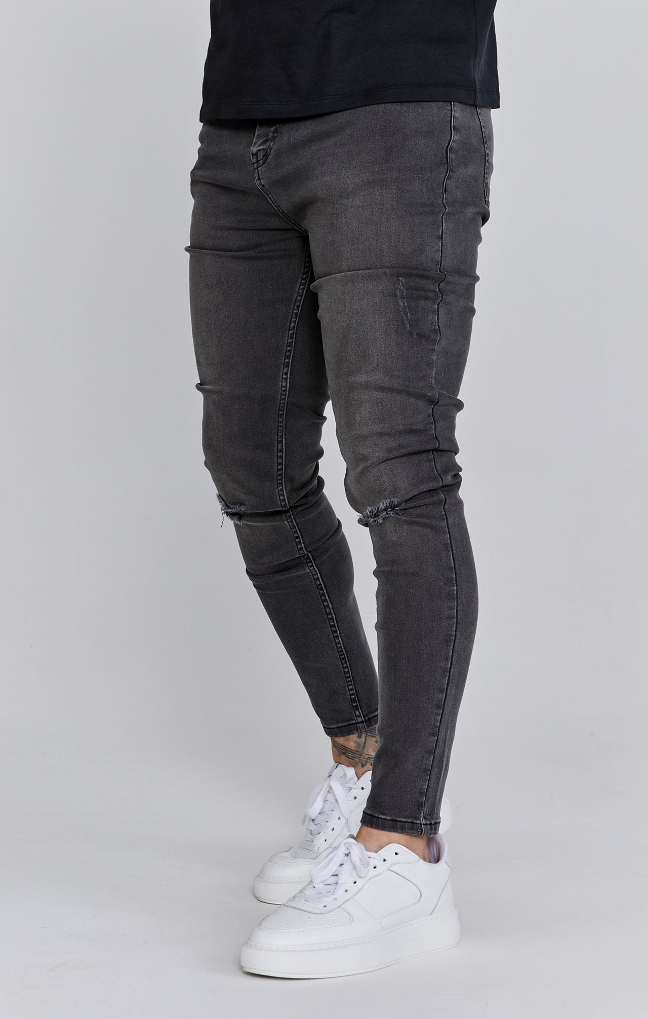 Jeans skinny invecchiati di colore grigio Jeans SikSilk