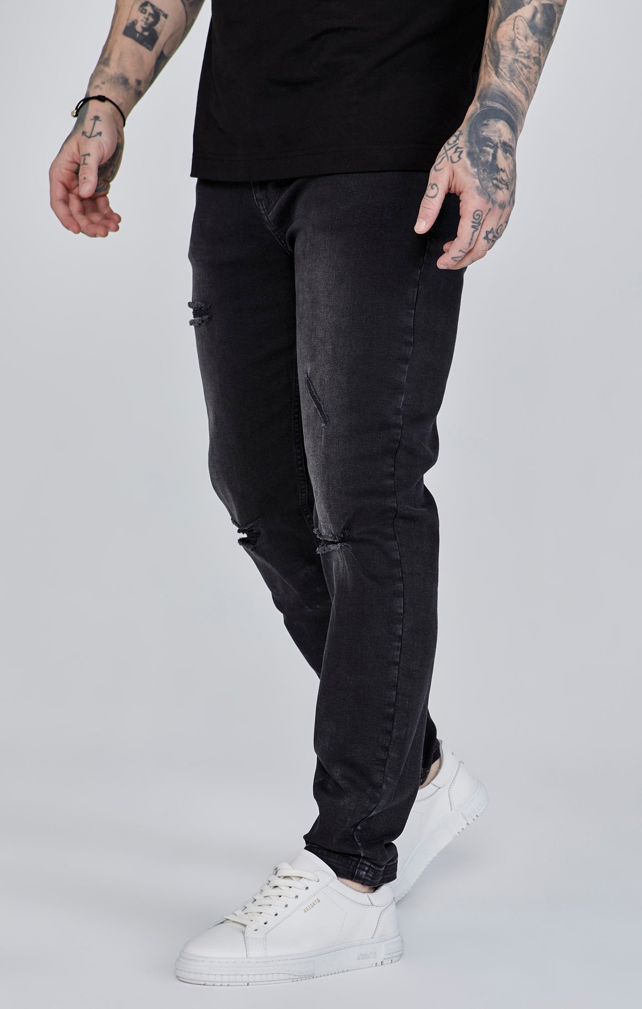 Jeans slim fit invecchiati in nero Jeans SikSilk