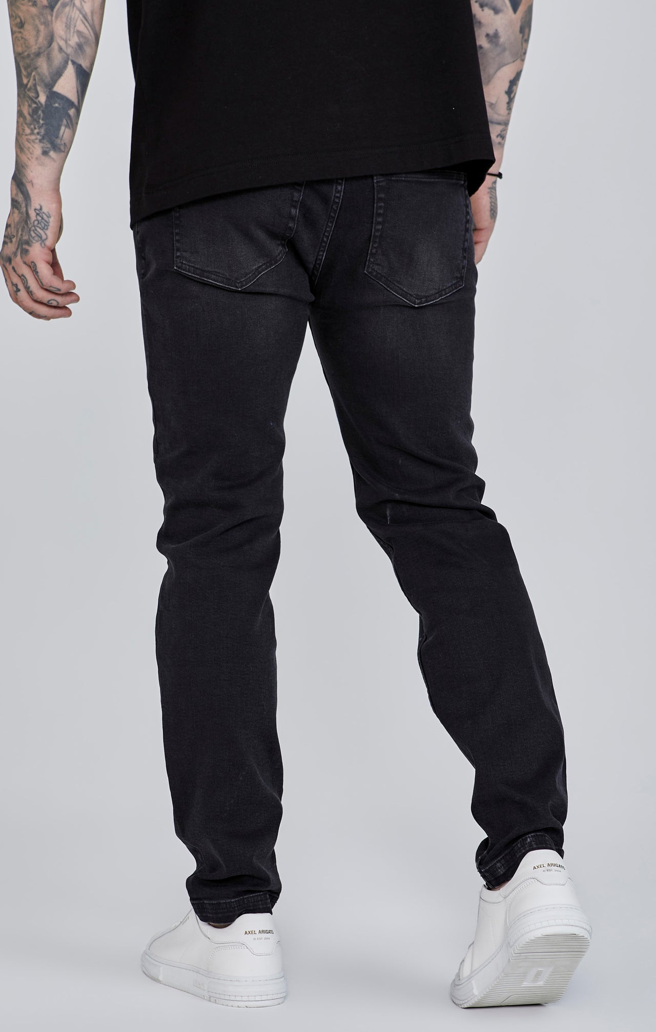 Jeans slim fit invecchiati in nero Jeans SikSilk