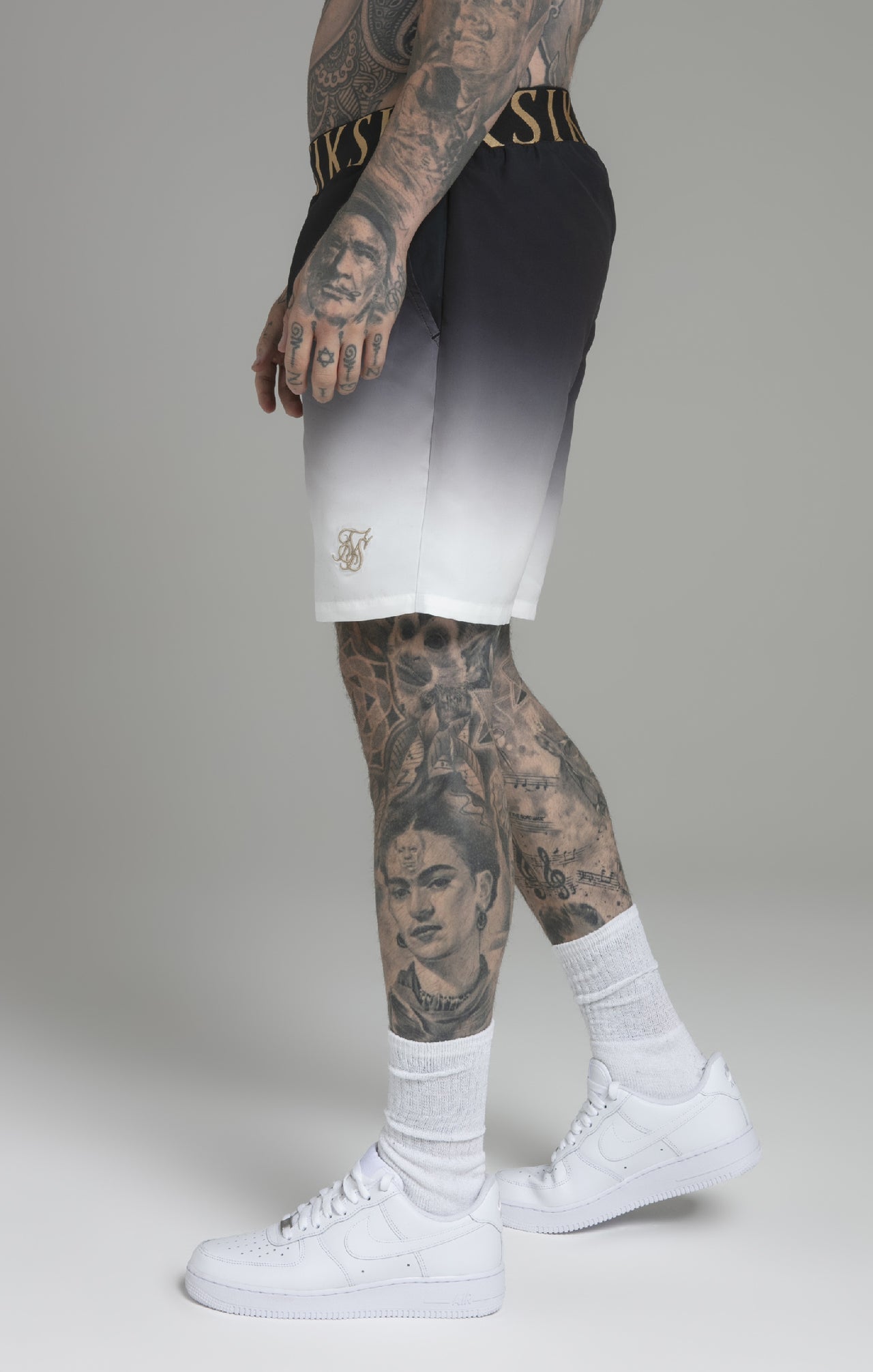 Pantaloncini da bagno Fade in nero, costume da bagno bianco SikSilk
