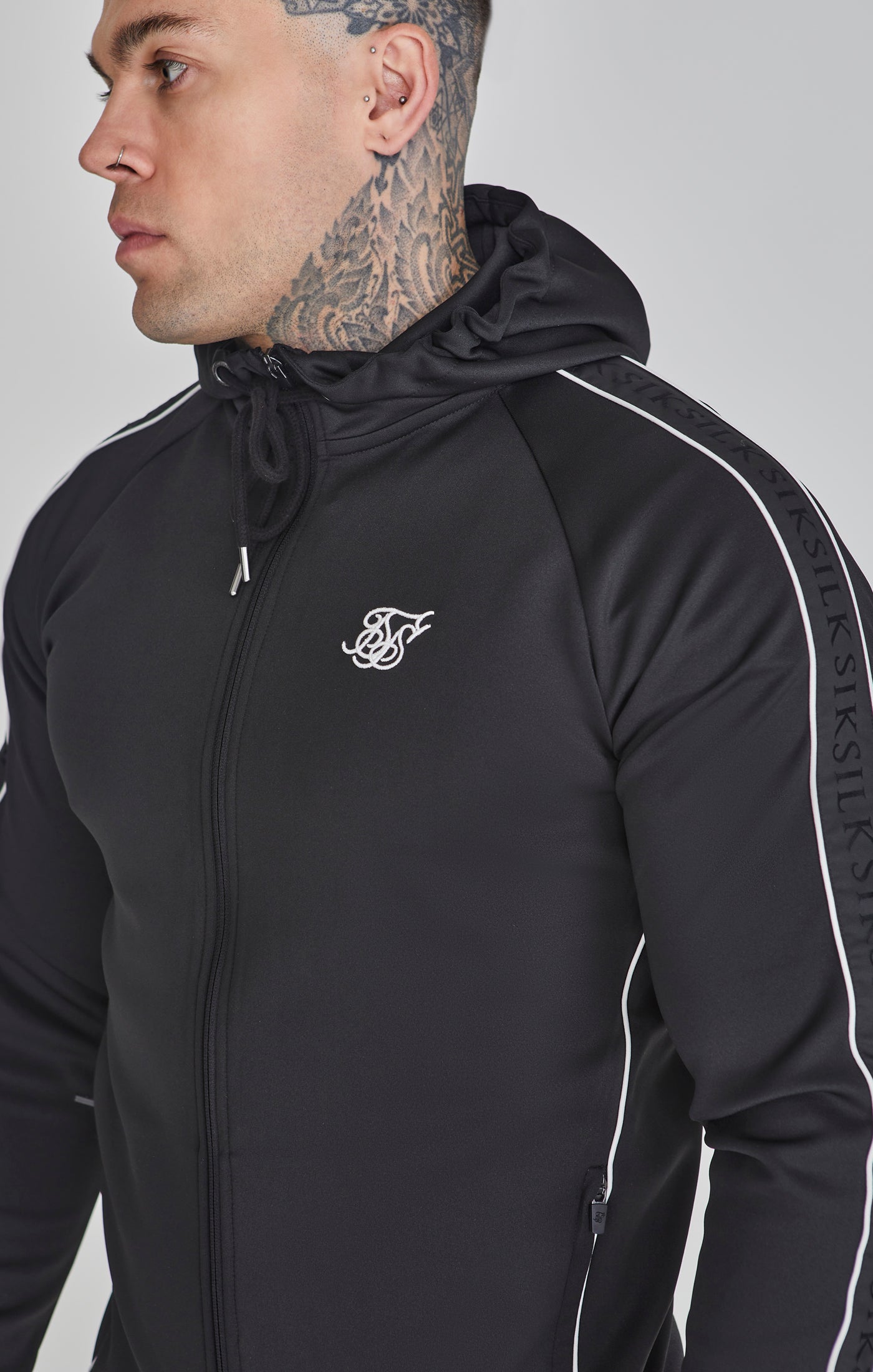 Felpa con cappuccio e pantaloni da jogging in set neri SikSilk