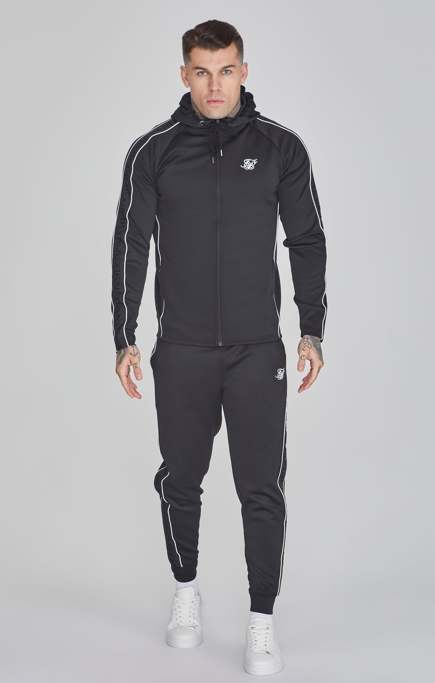 Felpa con cappuccio e pantaloni da jogging in set neri SikSilk