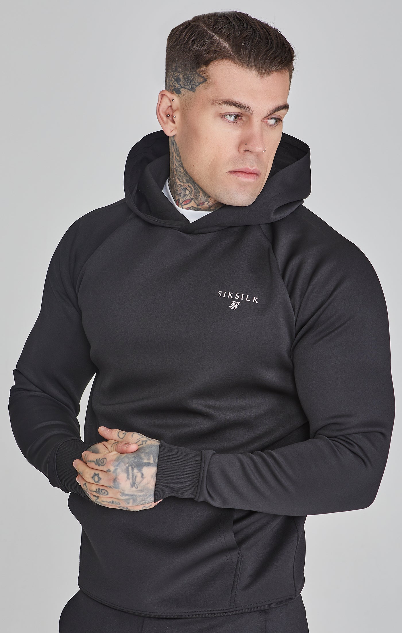 Felpa con cappuccio Essentials Poly in nero Felpa con cappuccio SikSilk