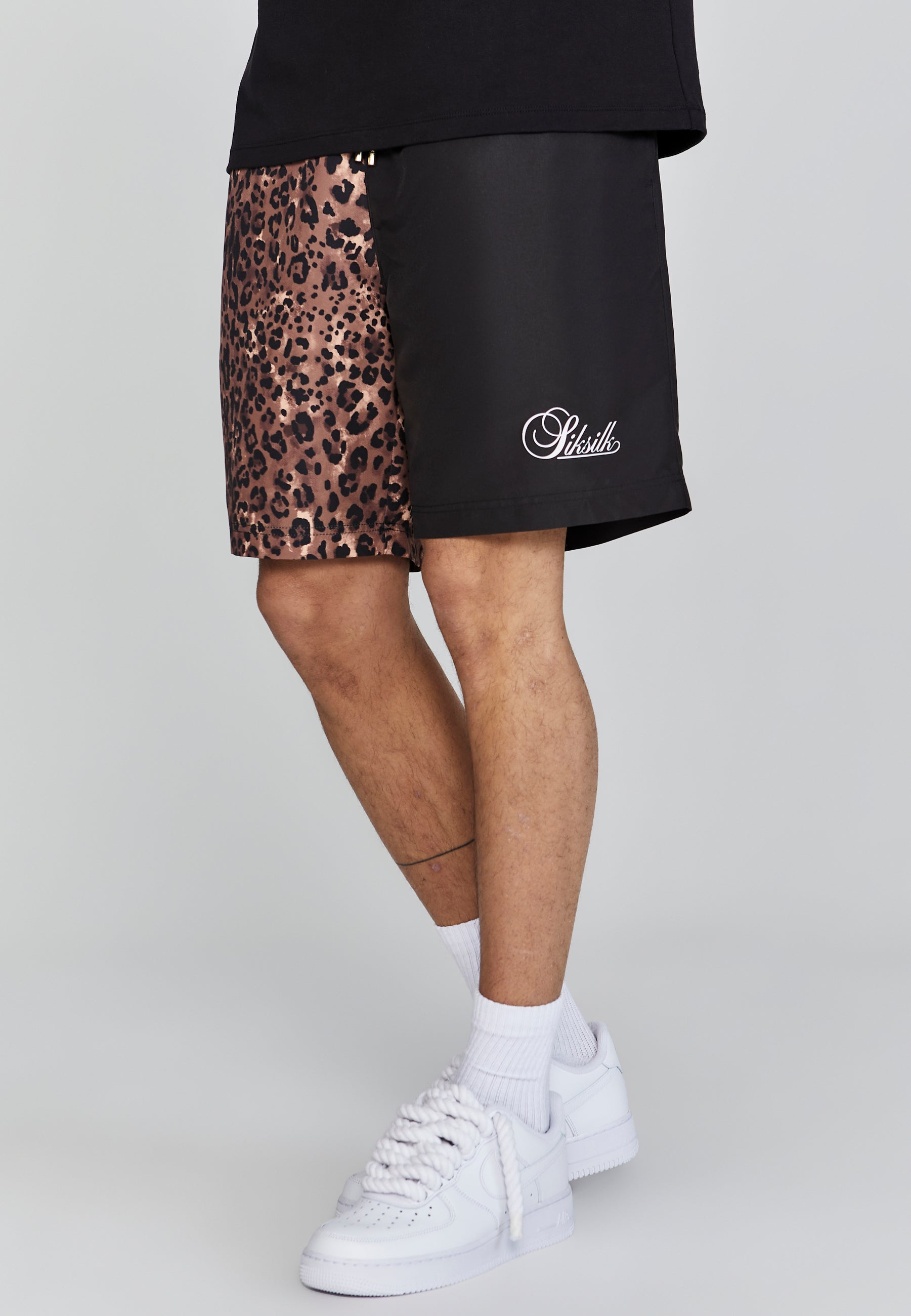 Pantaloncini con stampa animale in nero SikSilk