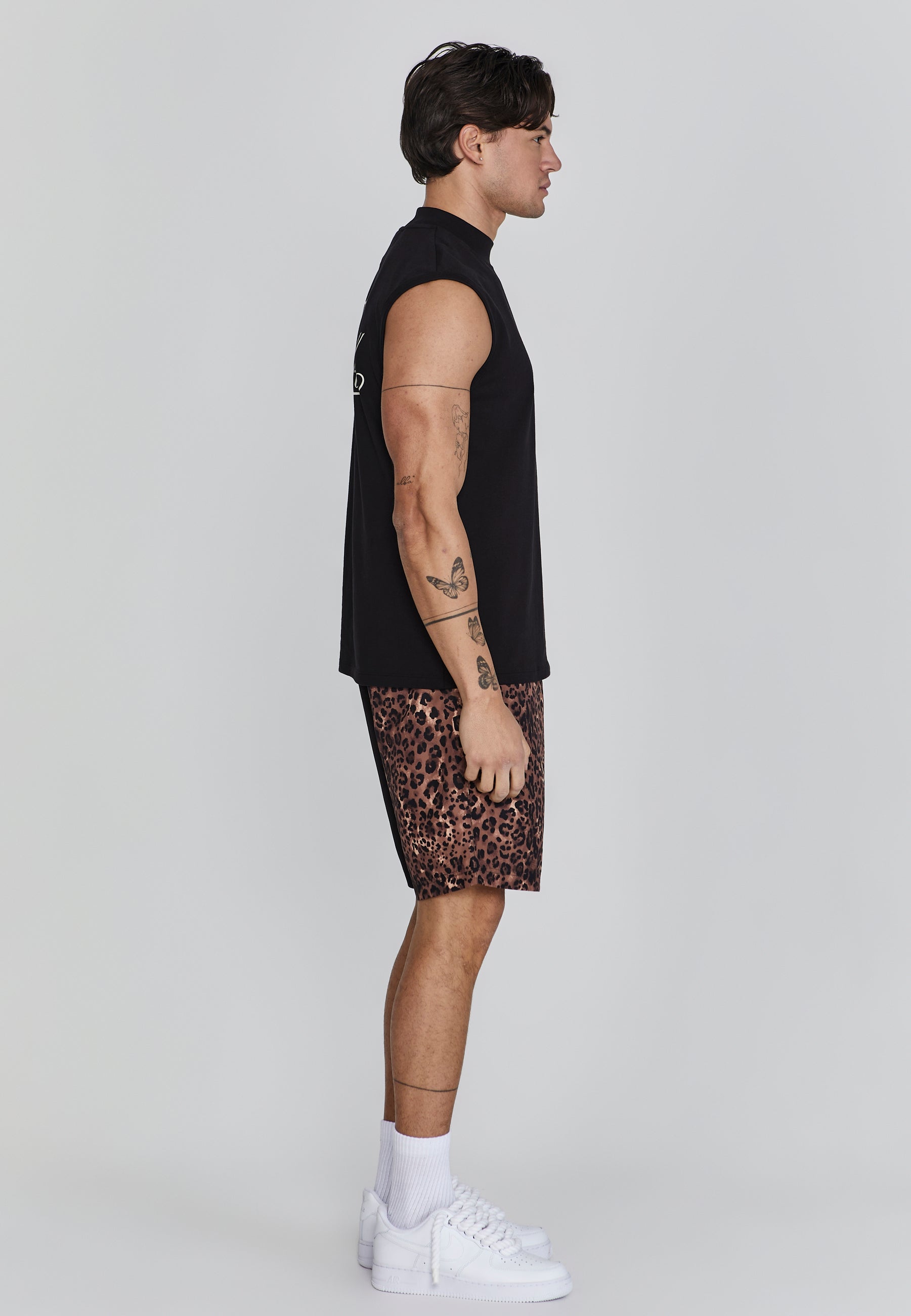 Pantaloncini con stampa animale in nero SikSilk