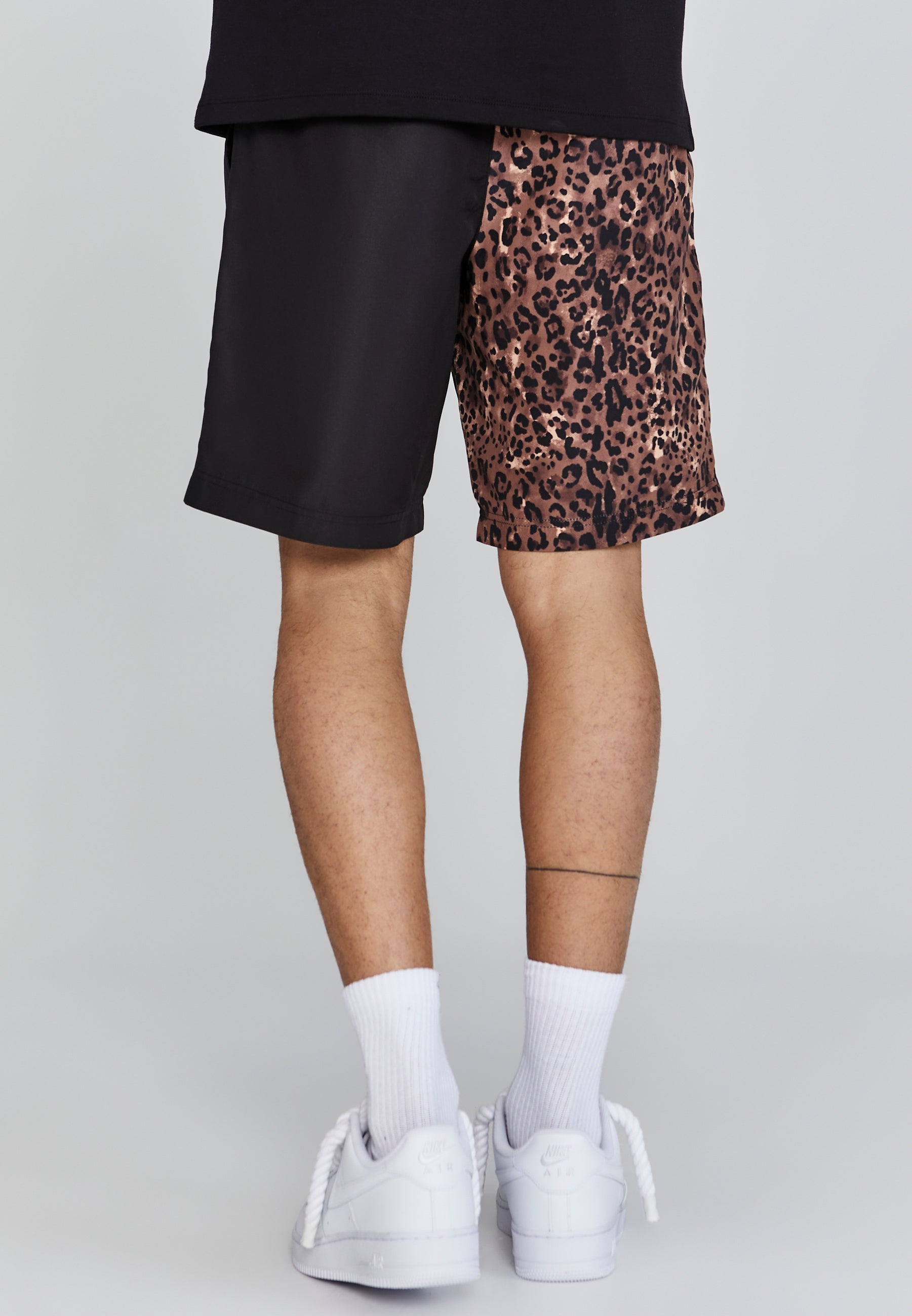 Pantaloncini con stampa animale in nero SikSilk