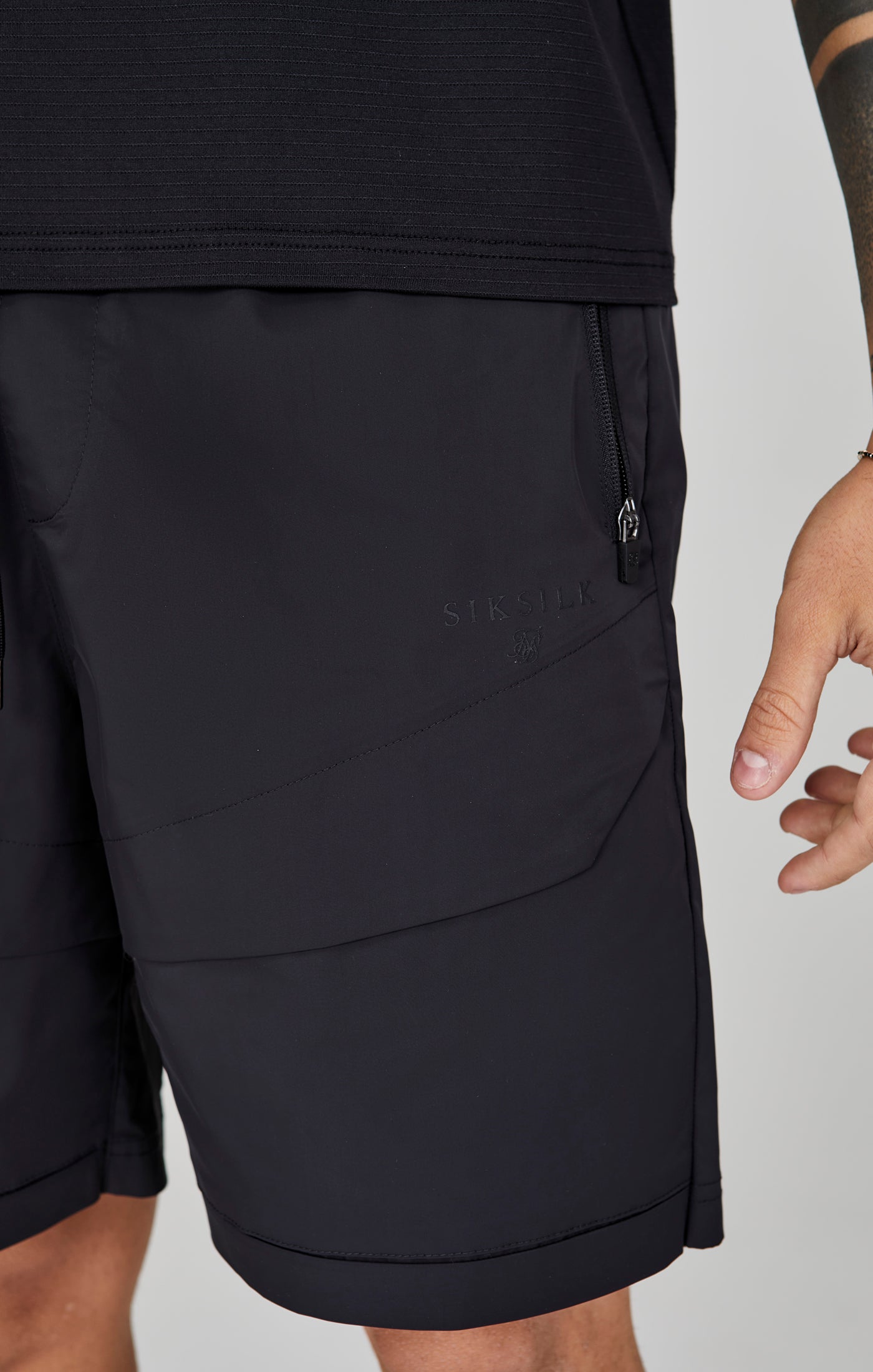 Pantaloncini Cargo in nero SikSilk