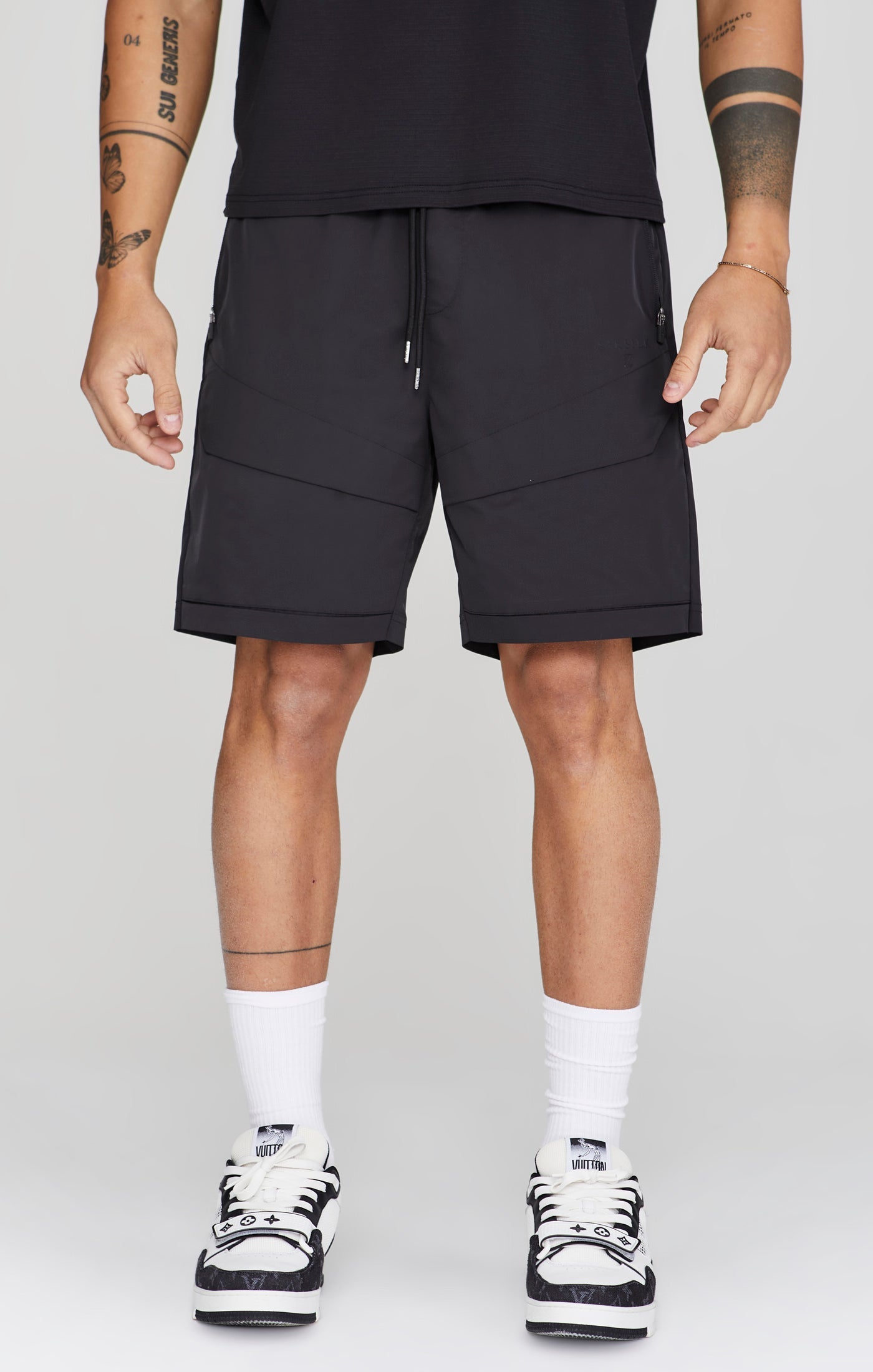 Pantaloncini Cargo in nero SikSilk
