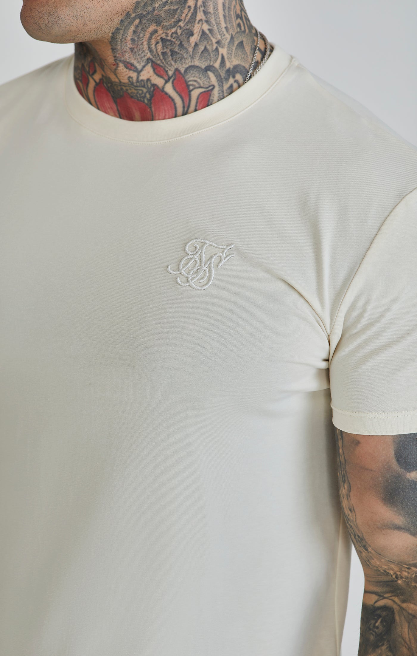 T-shirt Muscle Fit in ecru T-shirt SikSilk